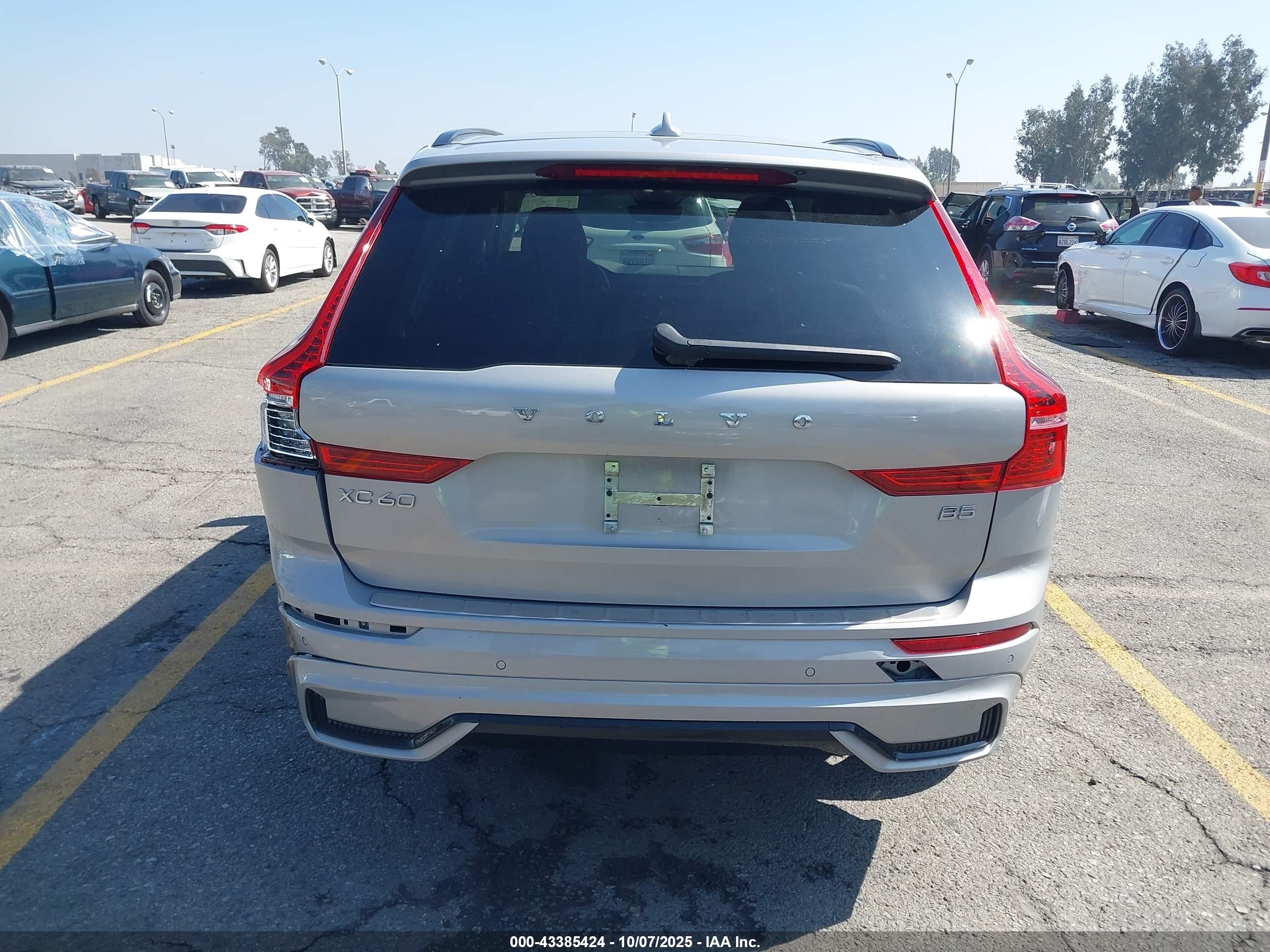 2023 Volvo Xc60 B5 Plus Dark Theme Silver vin: YV4L12DL6P1375869