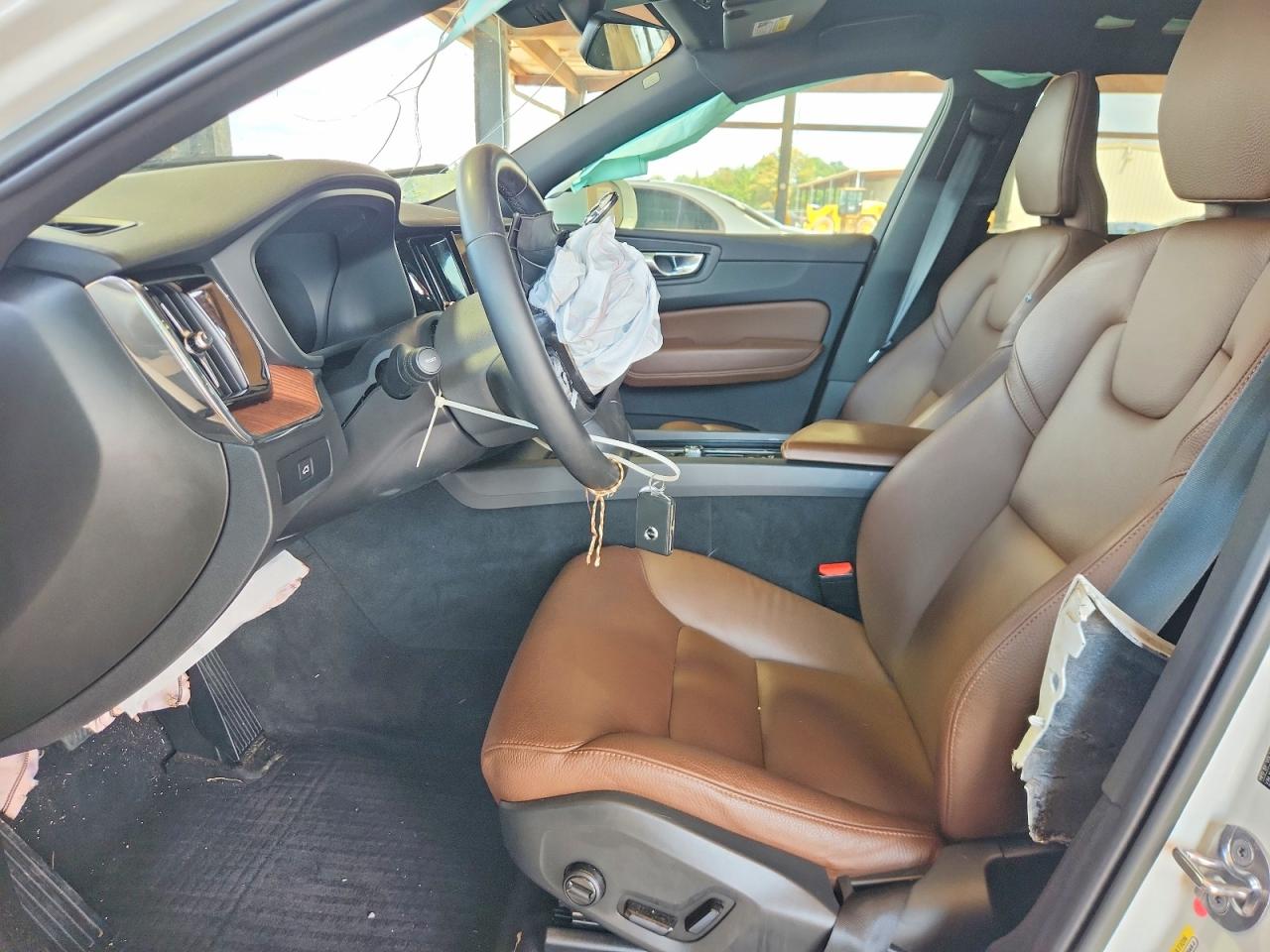 2023 Volvo Xc60 Plus White vin: YV4L12DN6P1374111