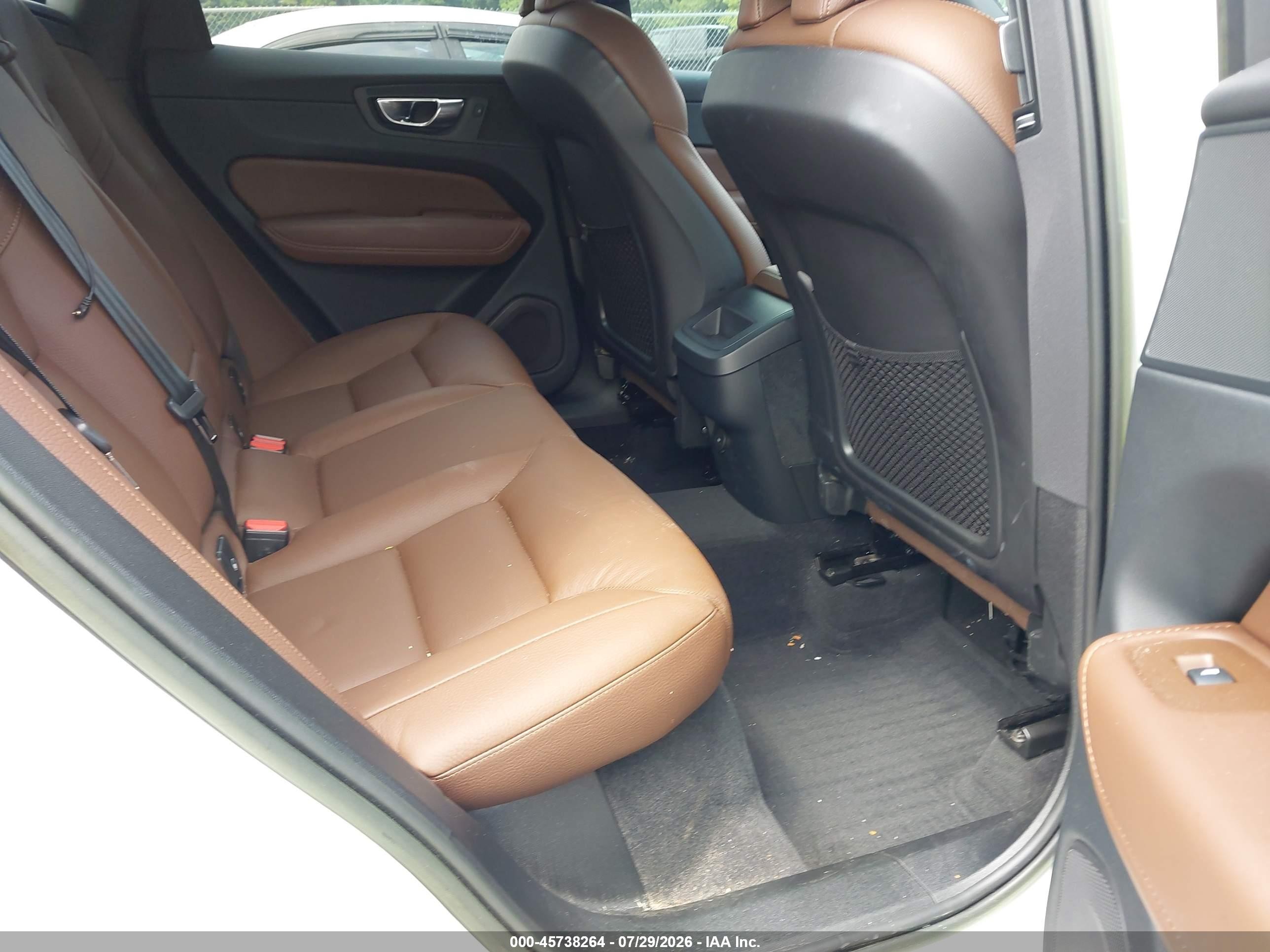 2023 Volvo Xc60 B5 Plus Bright Theme White vin: YV4L12DNXP1259558