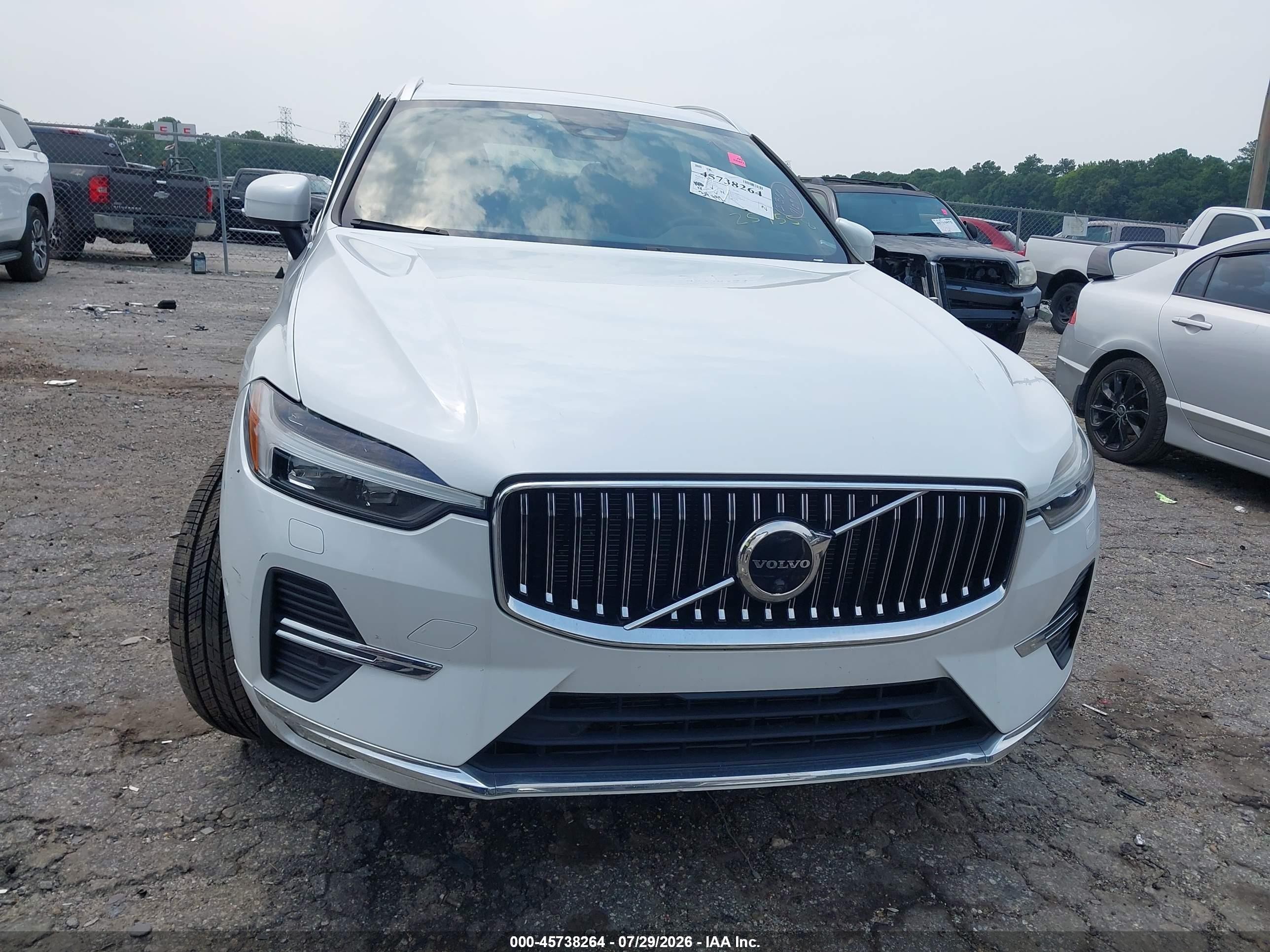 2023 Volvo Xc60 B5 Plus Bright Theme White vin: YV4L12DNXP1259558