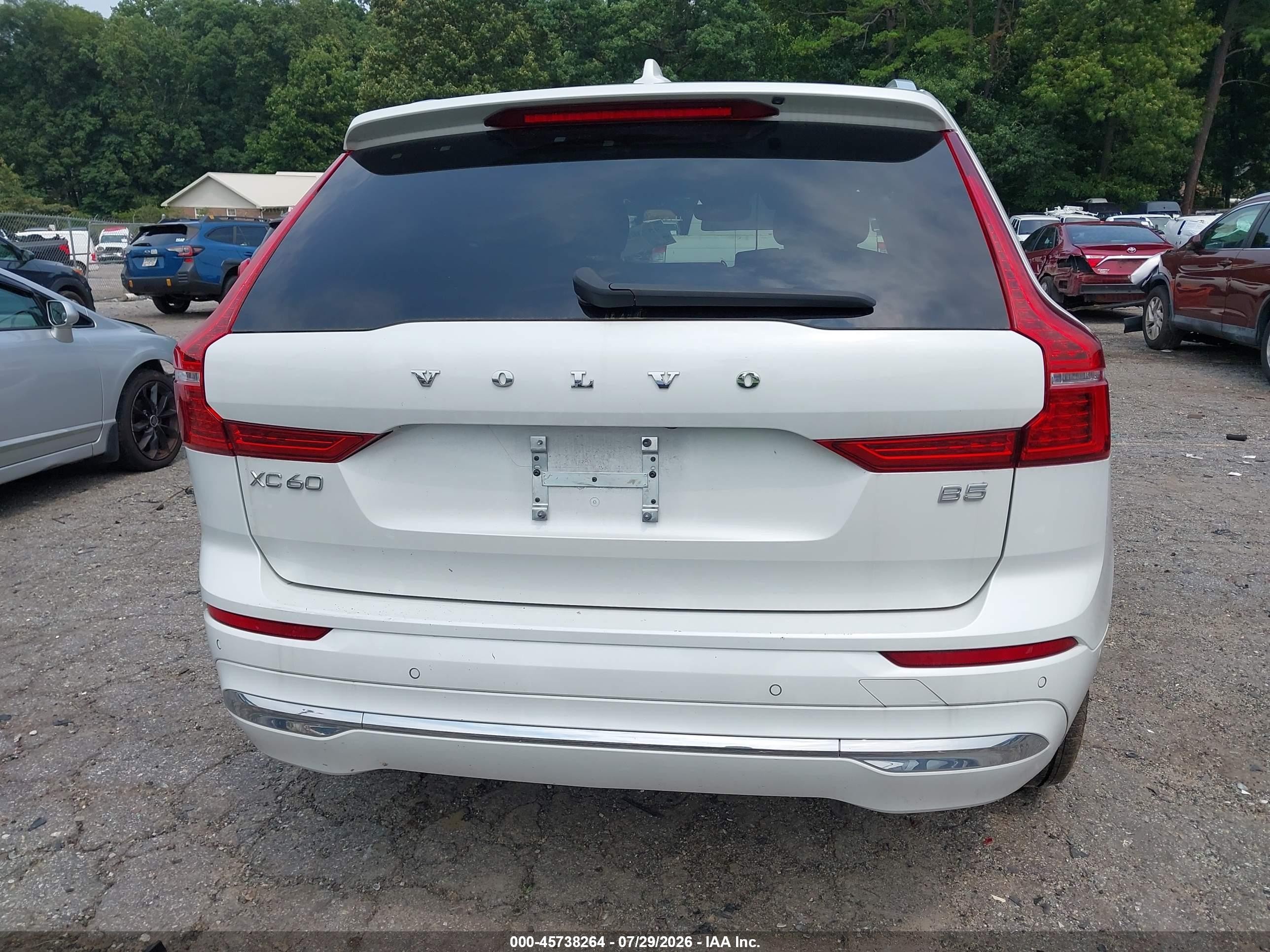 2023 Volvo Xc60 B5 Plus Bright Theme White vin: YV4L12DNXP1259558