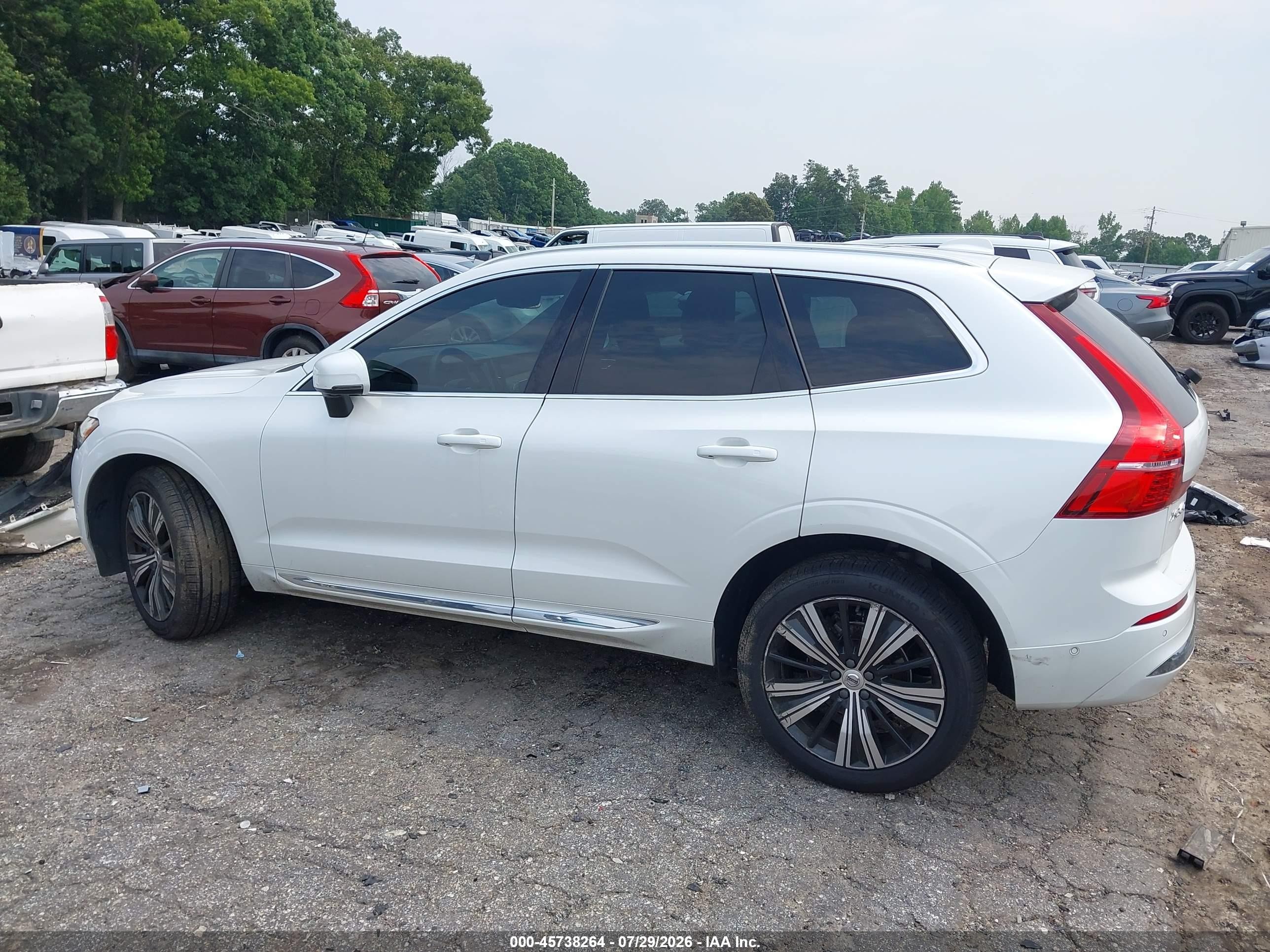 2023 Volvo Xc60 B5 Plus Bright Theme White vin: YV4L12DNXP1259558