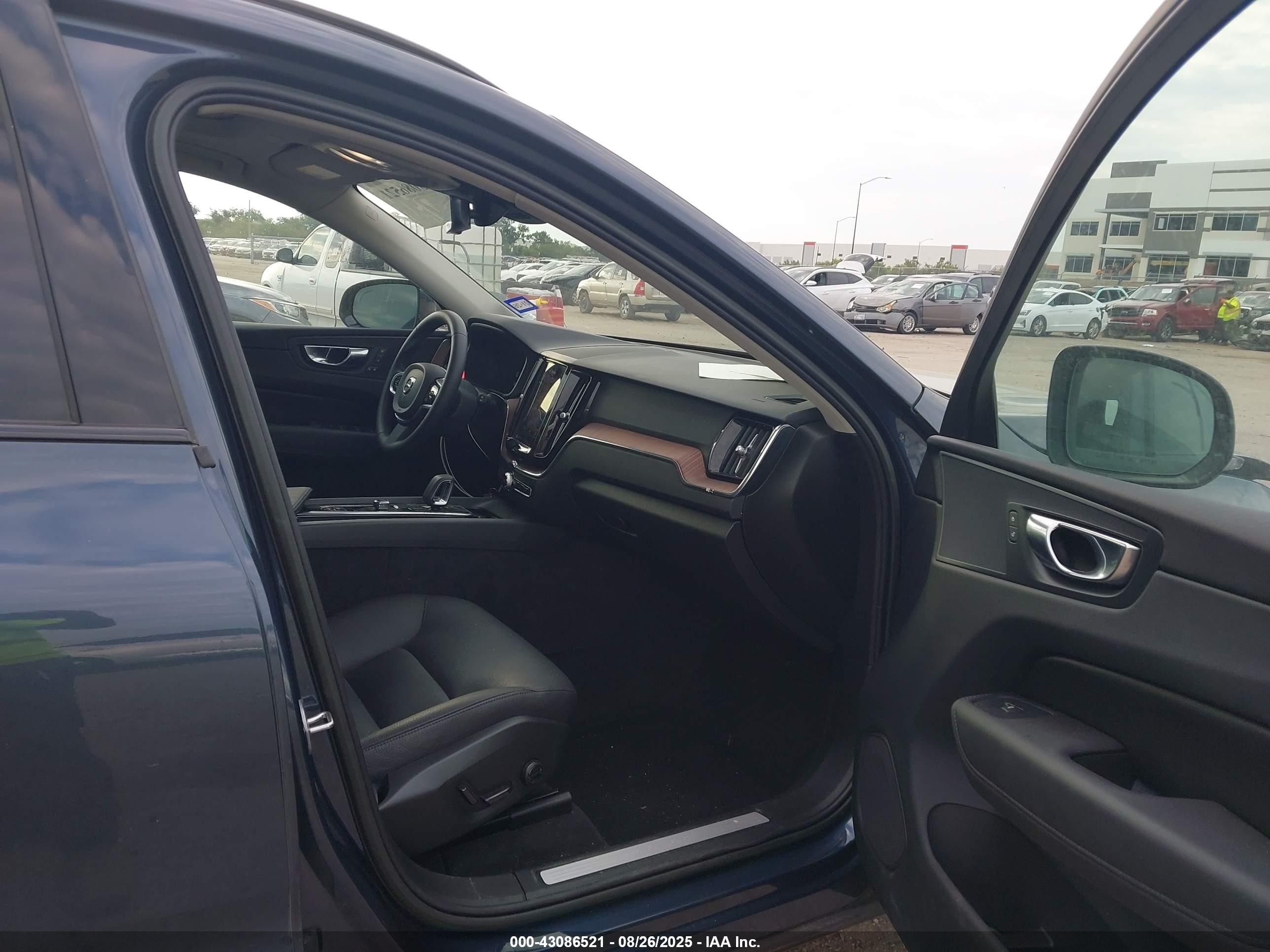 2023 Volvo Xc60 B5 Plus Dark Theme Blue vin: YV4L12DW4P1305863