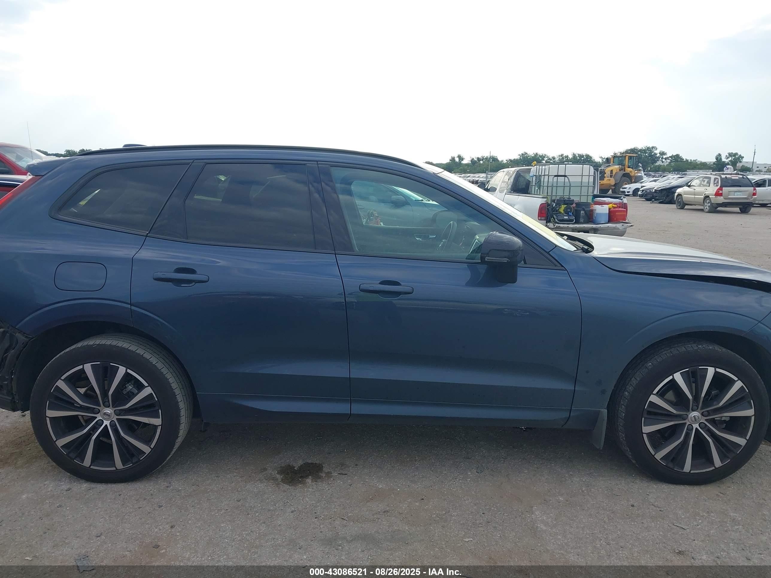 2023 Volvo Xc60 B5 Plus Dark Theme Blue vin: YV4L12DW4P1305863