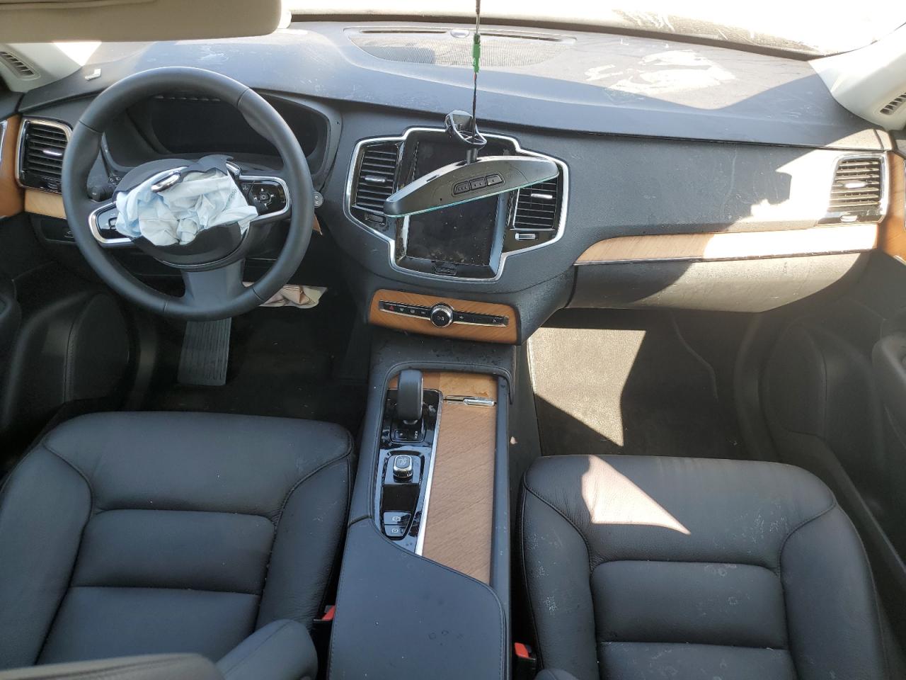 2024 Volvo Xc90 Plus White vin: YV4L12PE8R1230316