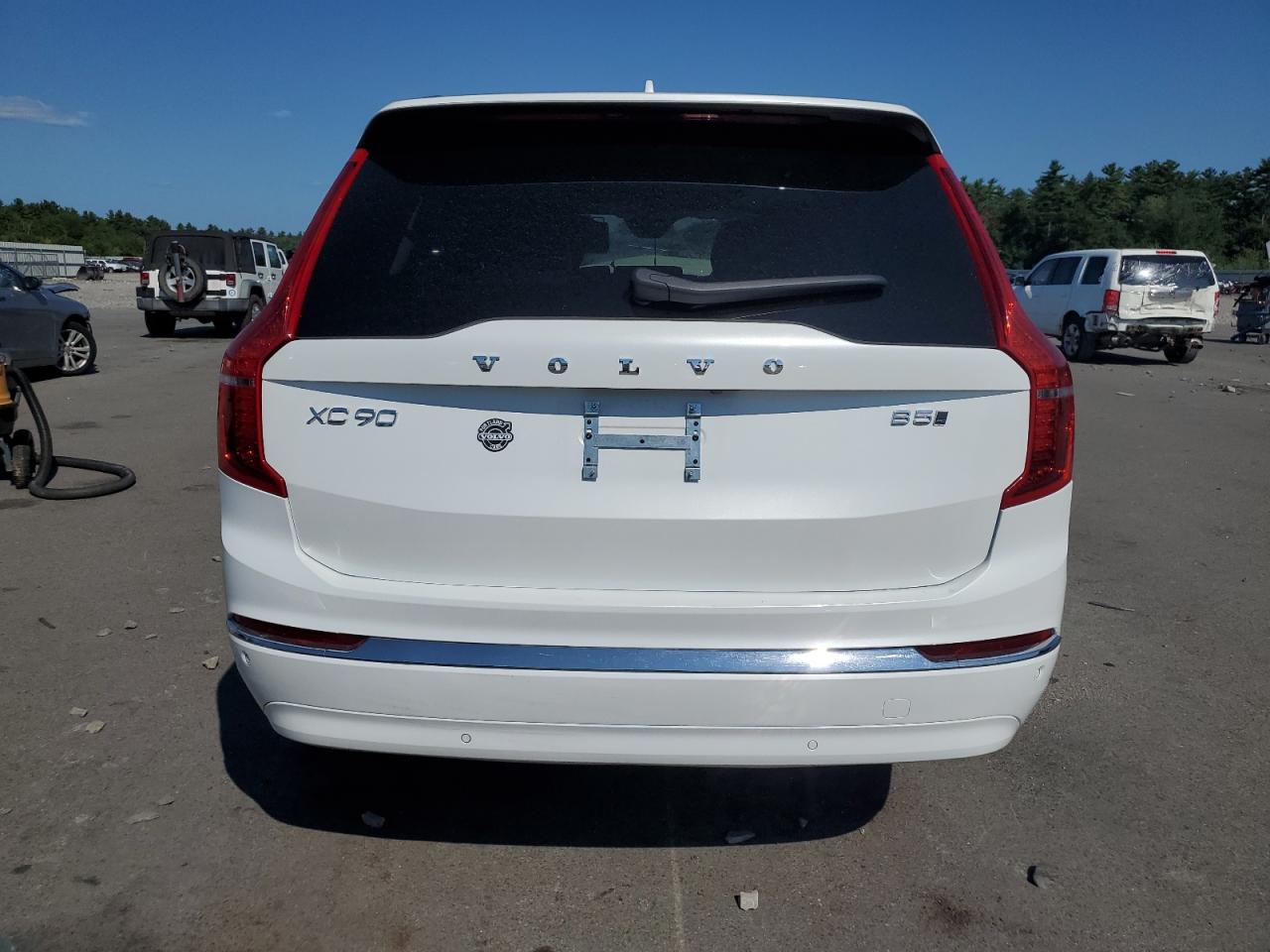 2024 Volvo Xc90 Plus White vin: YV4L12PE8R1230316