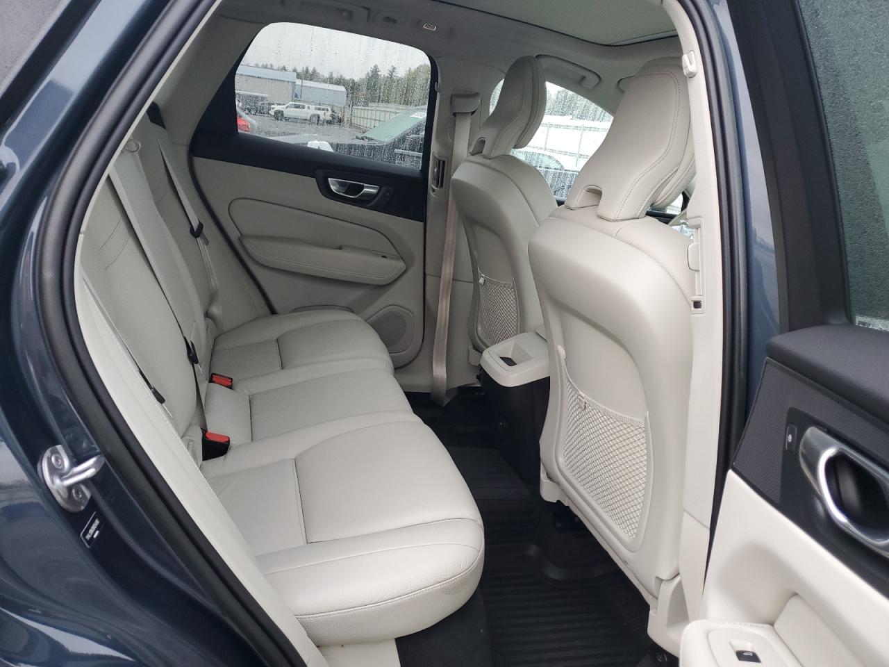 2022 Volvo Xc60 B5 Momentum Синий vin: YV4L12RK0N1054990