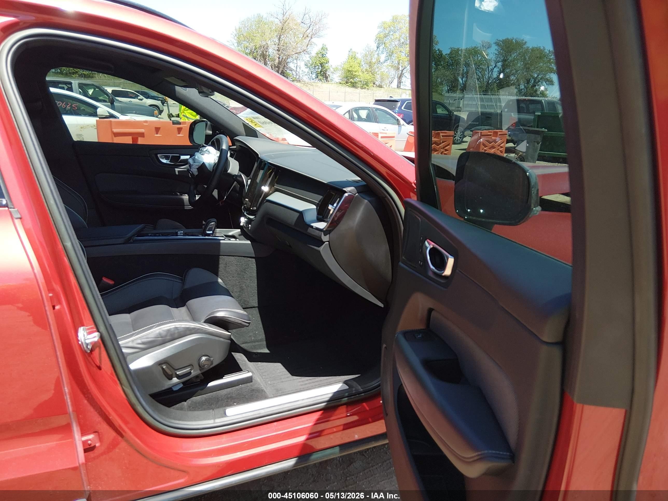 2022 Volvo Xc60 B5 R-design Red vin: YV4L12RM3N1075267
