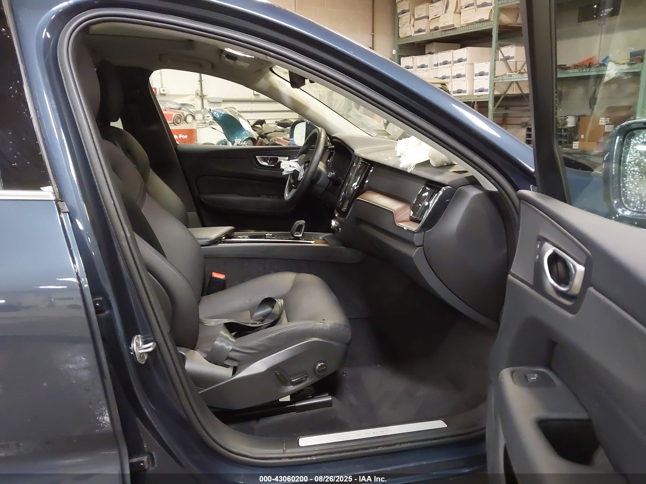 2023 Volvo Xc60 B5 Plus Bright Theme Синий vin: YV4L12RN0P1378969