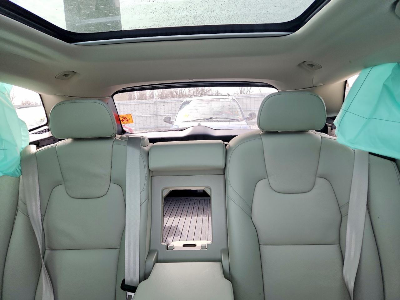 2023 Volvo Xc60 Plus Silver vin: YV4L12RN9P1296609