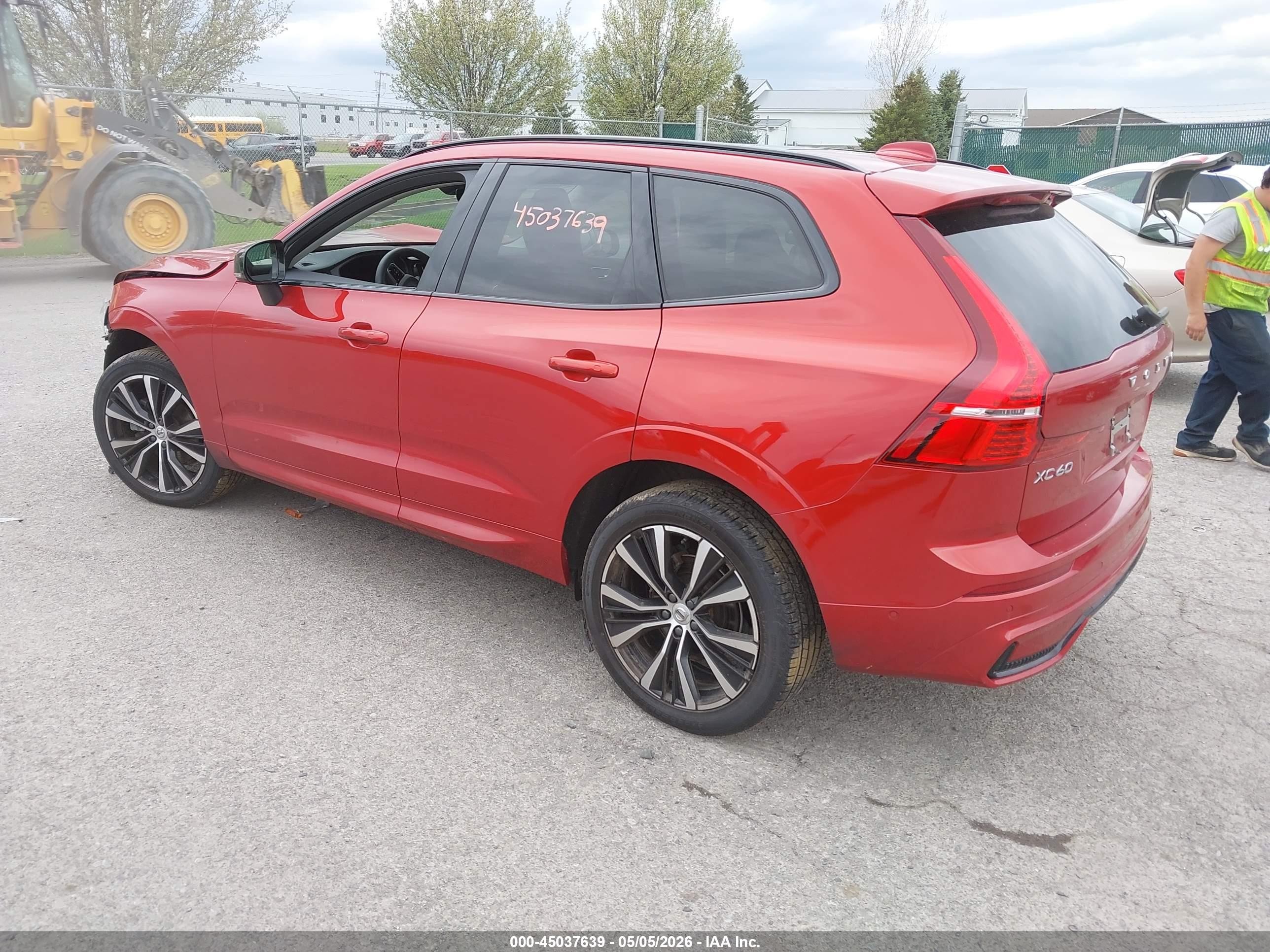 2023 Volvo Xc60 B5 Plus Dark Theme Red vin: YV4L12RW2P1383275