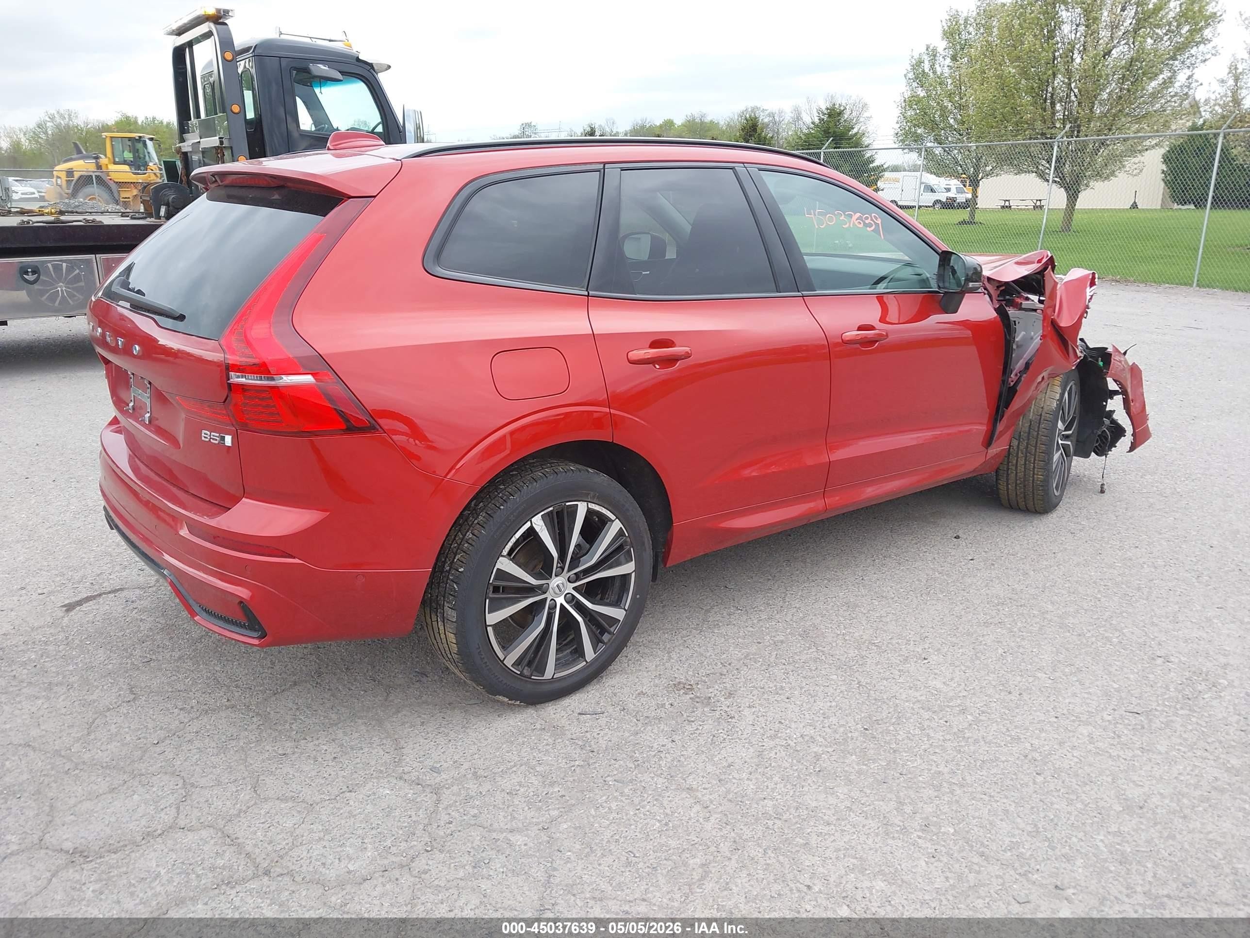 2023 Volvo Xc60 B5 Plus Dark Theme Red vin: YV4L12RW2P1383275