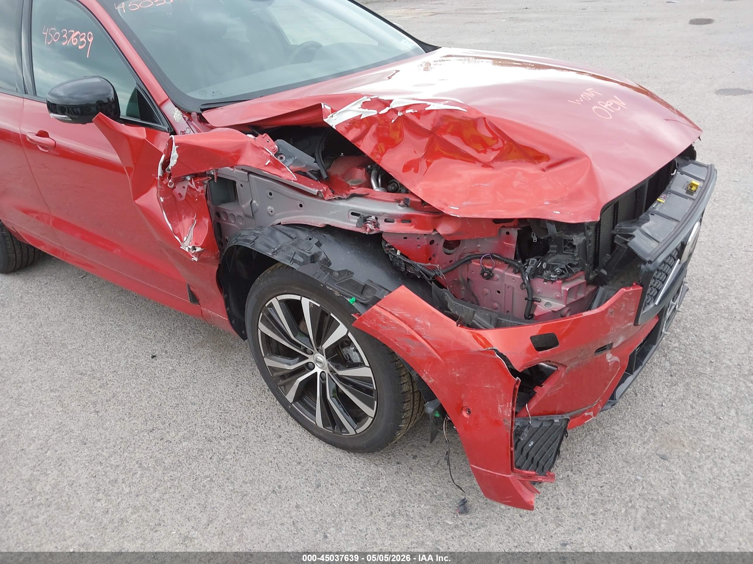 2023 Volvo Xc60 B5 Plus Dark Theme Red vin: YV4L12RW2P1383275