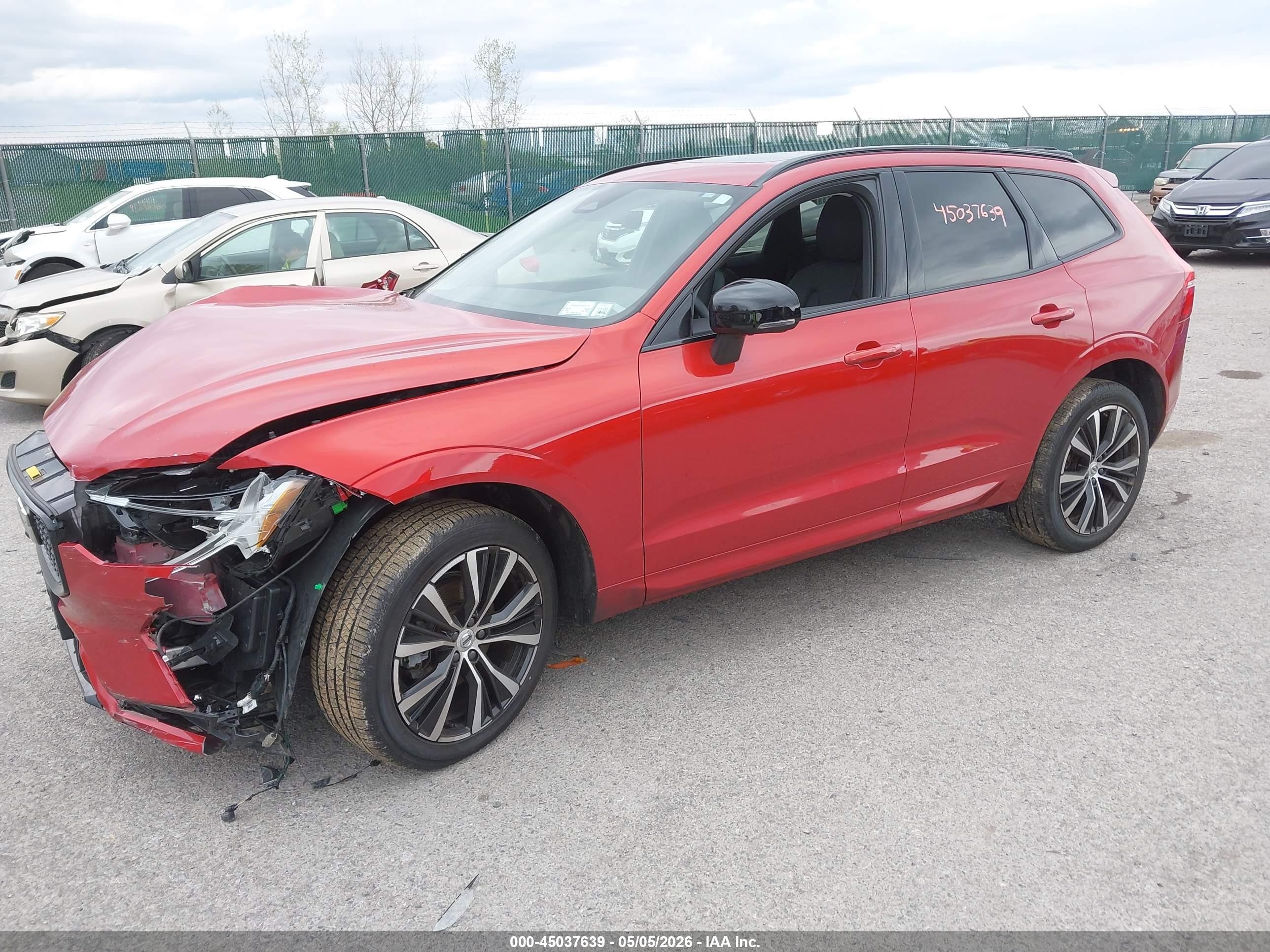 2023 Volvo Xc60 B5 Plus Dark Theme Red vin: YV4L12RW2P1383275