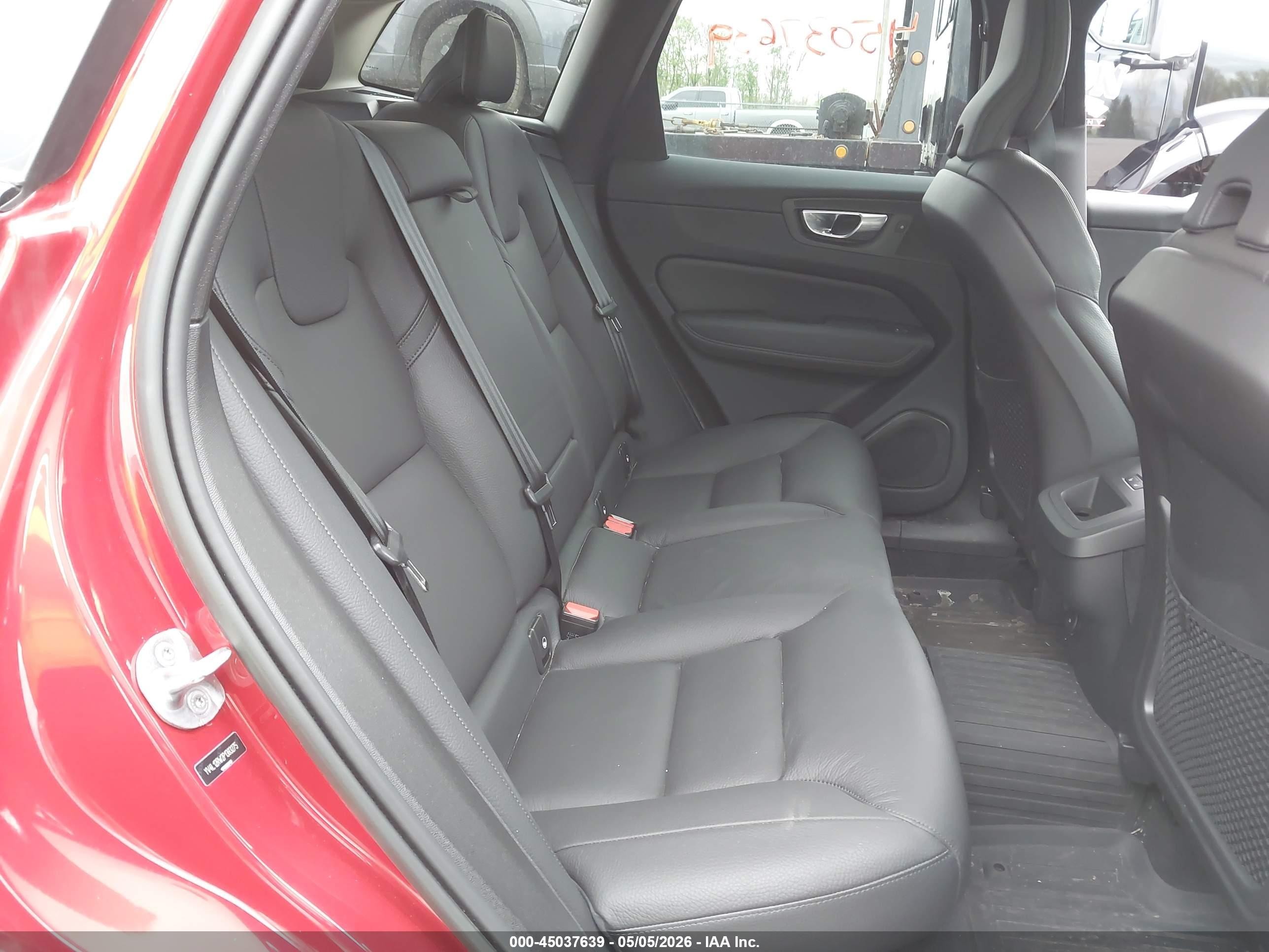 2023 Volvo Xc60 B5 Plus Dark Theme Red vin: YV4L12RW2P1383275