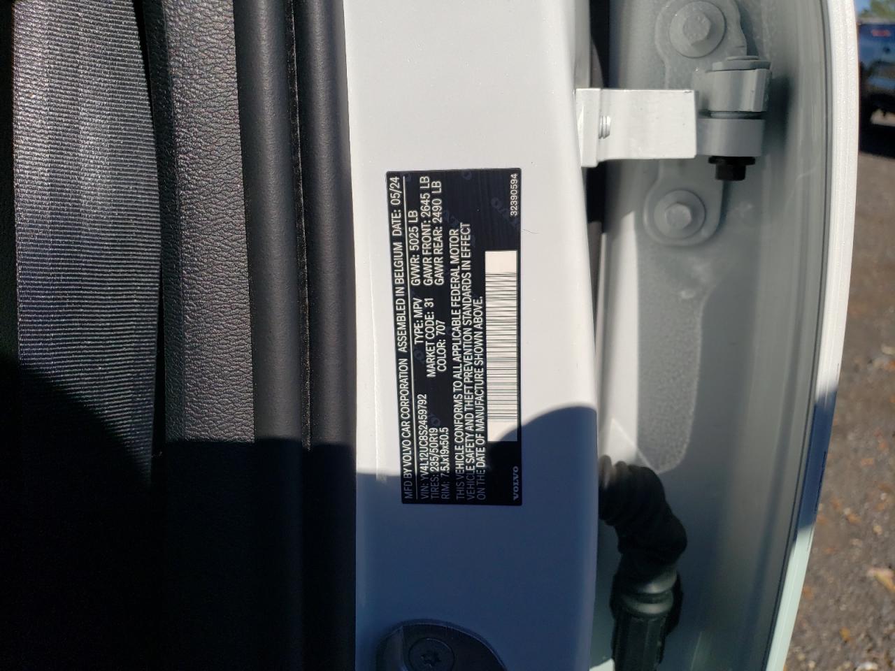 2025 Volvo Xc40 Plus White vin: YV4L12UC8S2459792