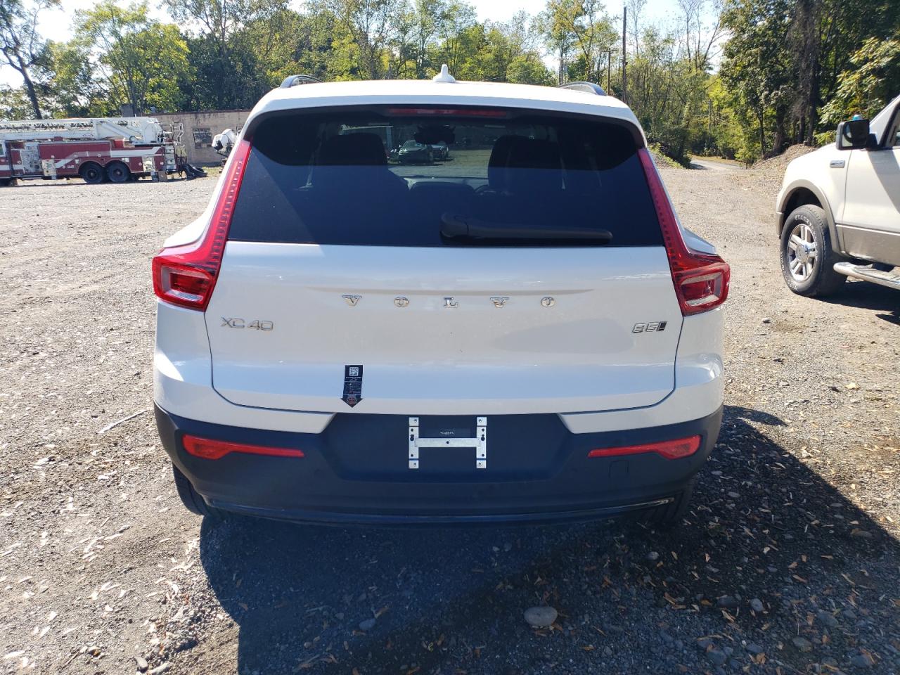 2025 Volvo Xc40 Plus White vin: YV4L12UC8S2459792