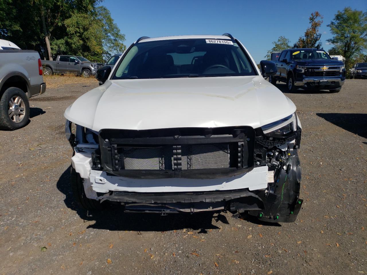 2025 Volvo Xc40 Plus White vin: YV4L12UC8S2459792