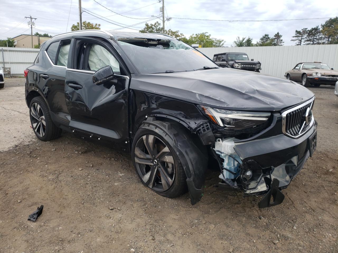 2025 Volvo Xc40 Plus Black vin: YV4L12UE0S2485658