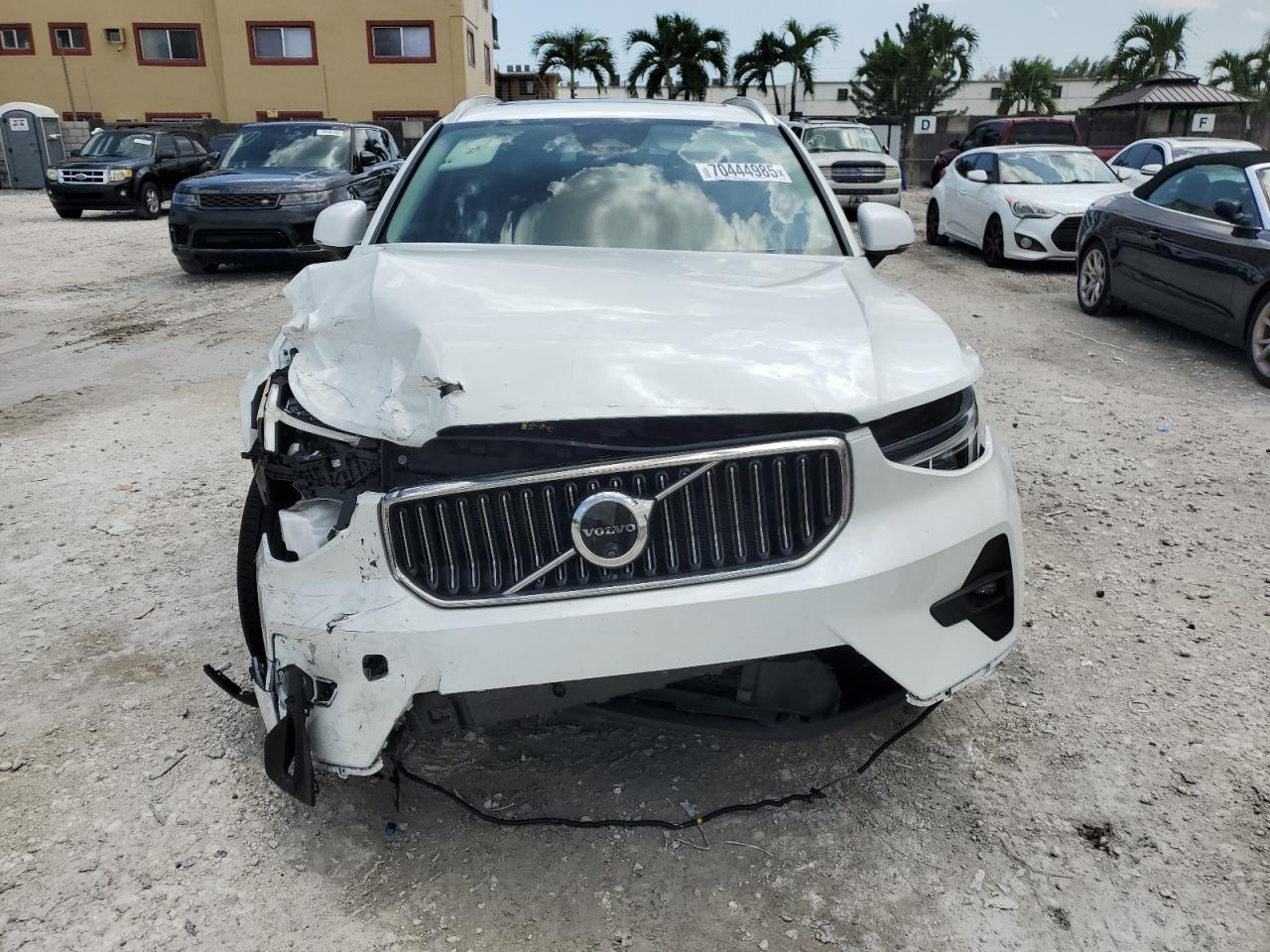 2024 Volvo Xc40 Plus White vin: YV4L12UE1R2372943
