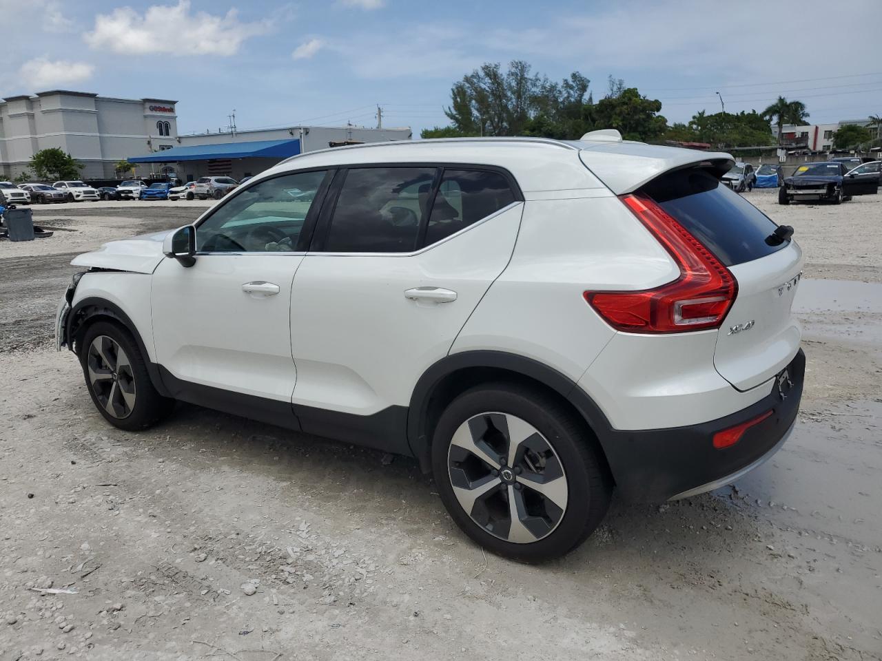 2024 Volvo Xc40 Plus White vin: YV4L12UE1R2372943