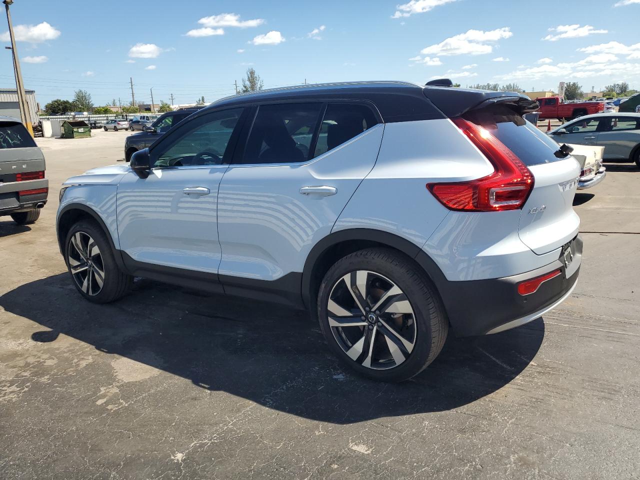 2024 Volvo Xc40 Plus White vin: YV4L12UE1R2379682