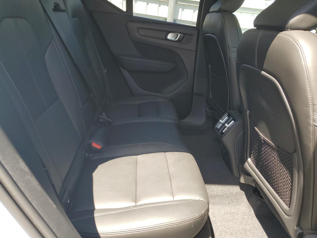 2024 Volvo Xc40 Plus White vin: YV4L12UE1R2379682