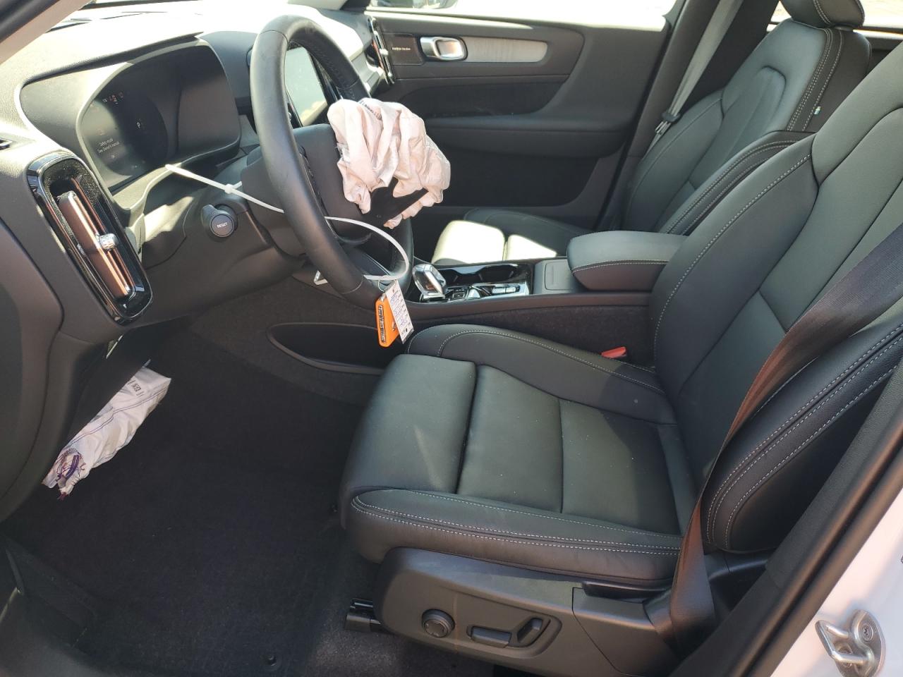 2024 Volvo Xc40 Plus White vin: YV4L12UE1R2379682