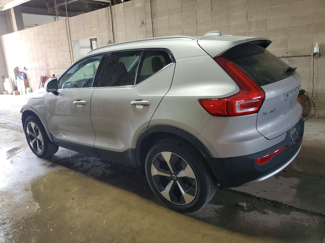 2025 Volvo Xc40 Plus Silver vin: YV4L12UE8S2490266