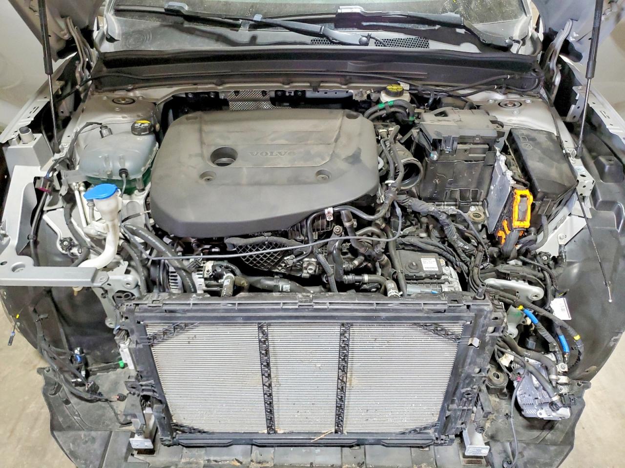 2025 Volvo Xc40 Plus Silver vin: YV4L12UE8S2490266
