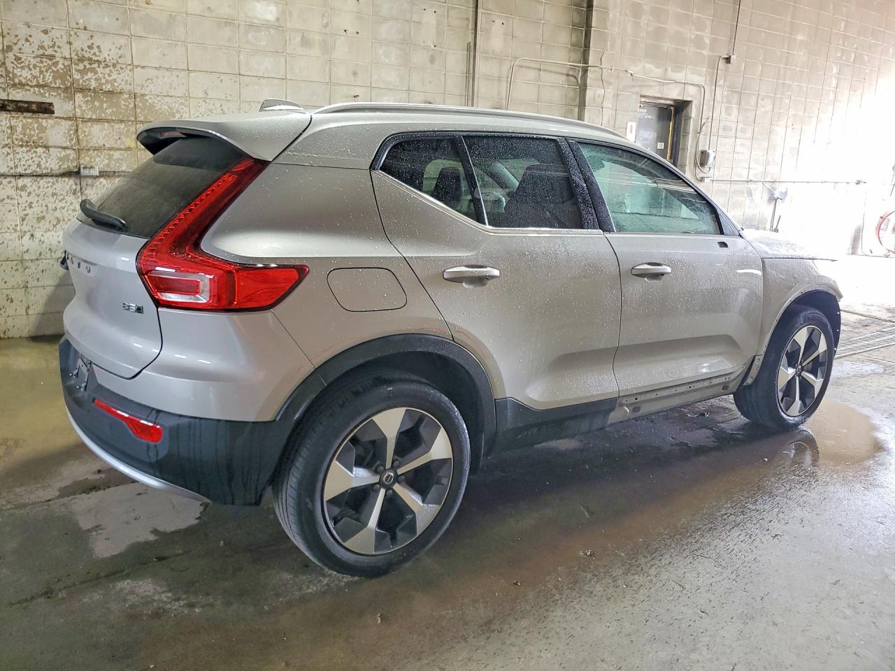 2025 Volvo Xc40 Plus Silver vin: YV4L12UE8S2490266
