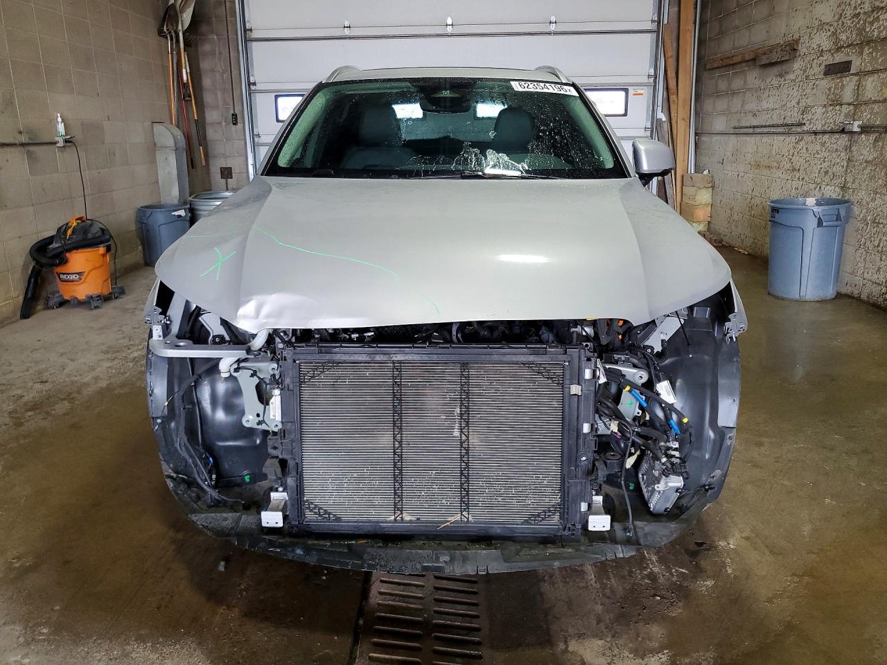 2025 Volvo Xc40 Plus Silver vin: YV4L12UE8S2490266