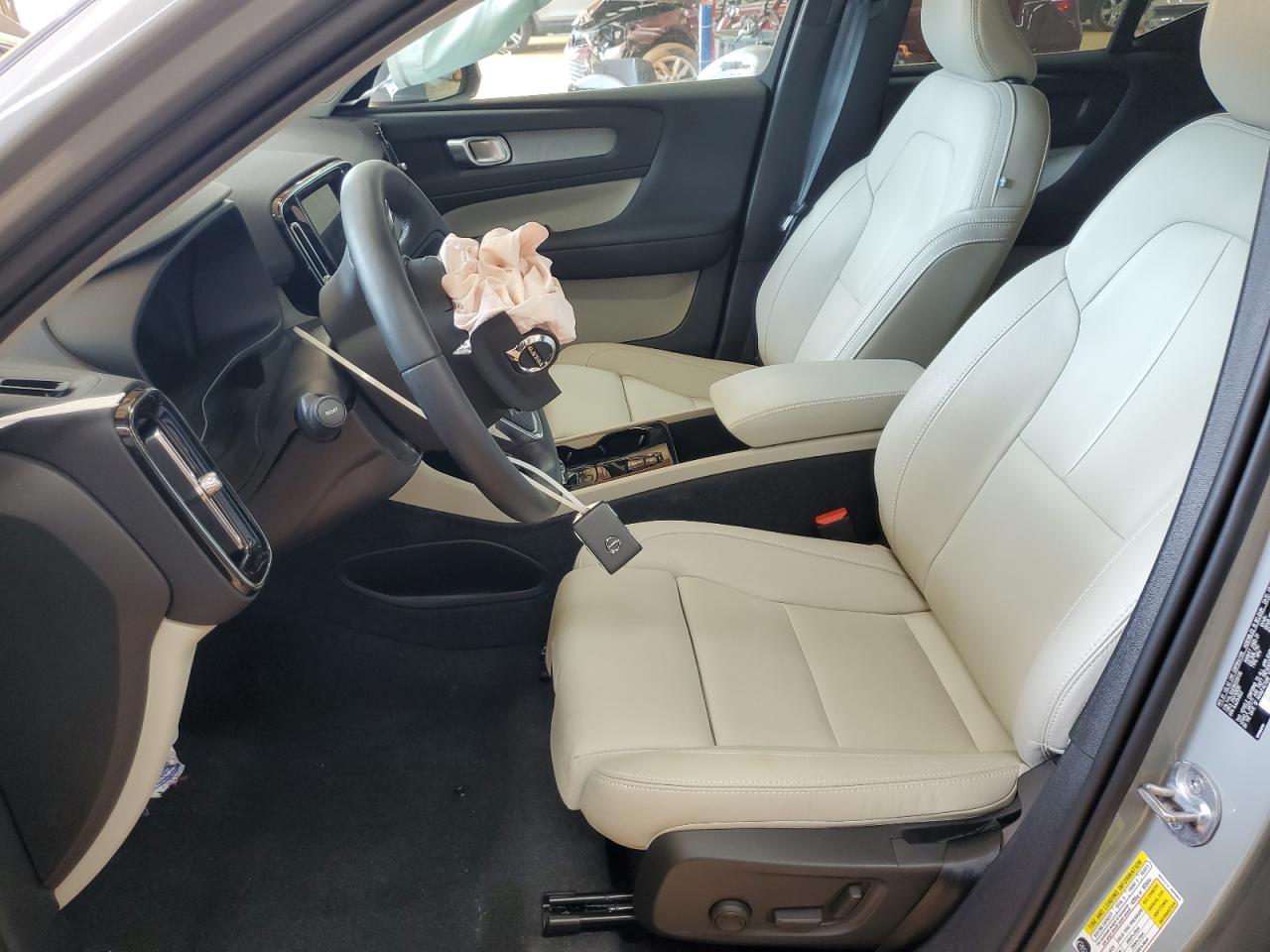 2024 Volvo Xc40 Plus Gray vin: YV4L12UE9R2235135