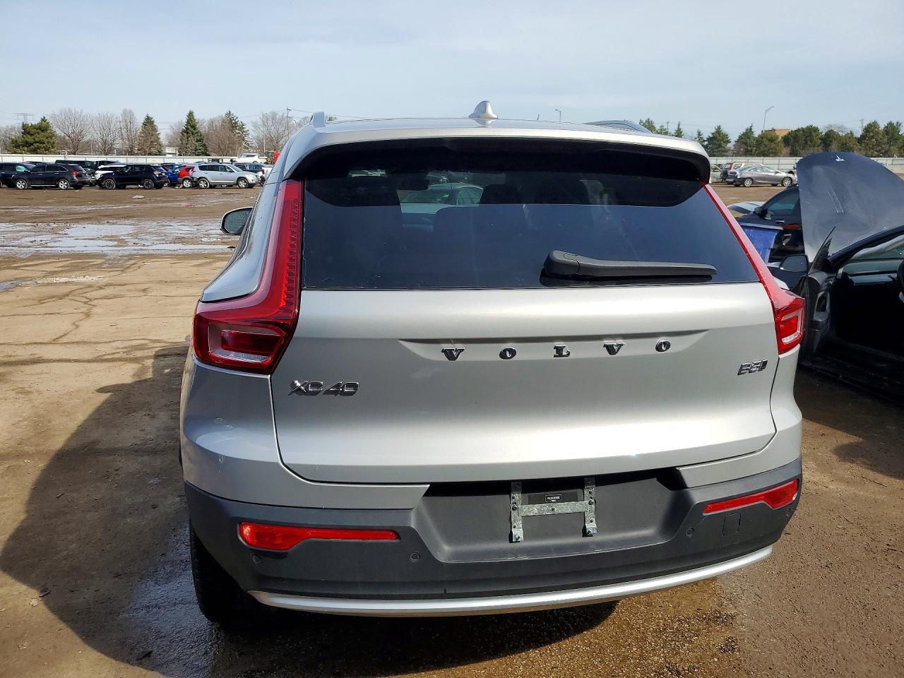 2024 Volvo Xc40 Ultimate Silver vin: YV4L12UF3R2319797