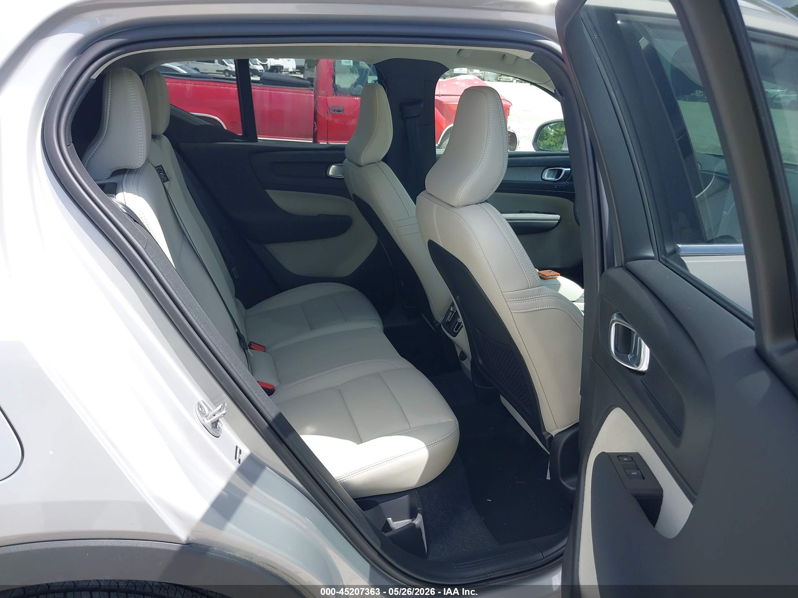 2025 Volvo Xc40 B5 Ultra Bright Theme Серебряный vin: YV4L12UF6S2597616