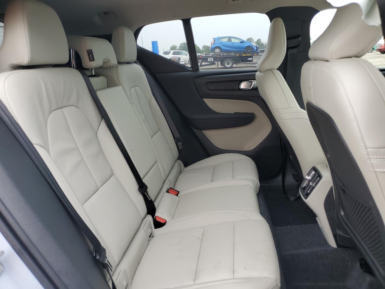2025 Volvo Xc40 Ultra Белый vin: YV4L12UFXS2571181