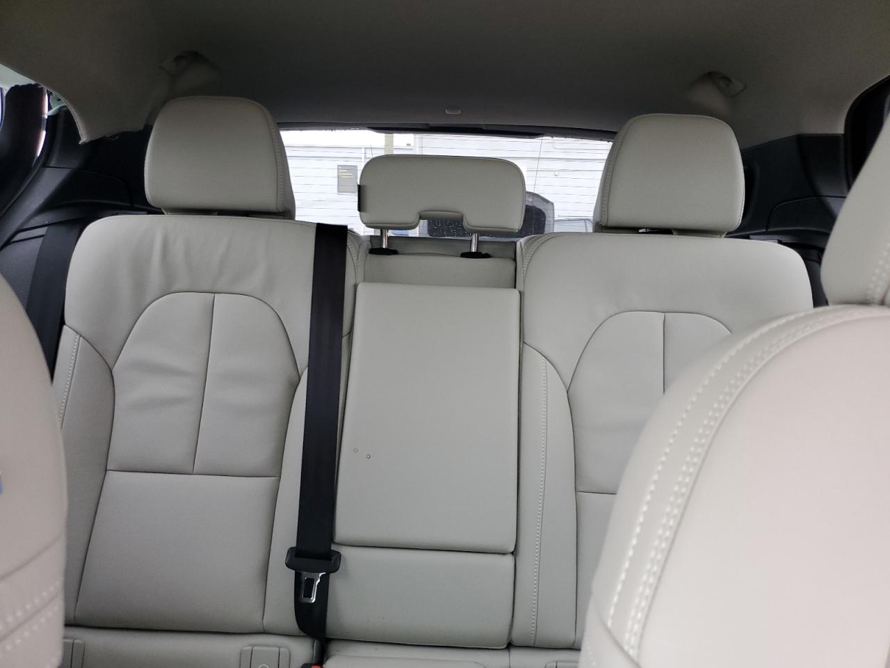 2025 Volvo Xc40 Ultra Белый vin: YV4L12UFXS2571181