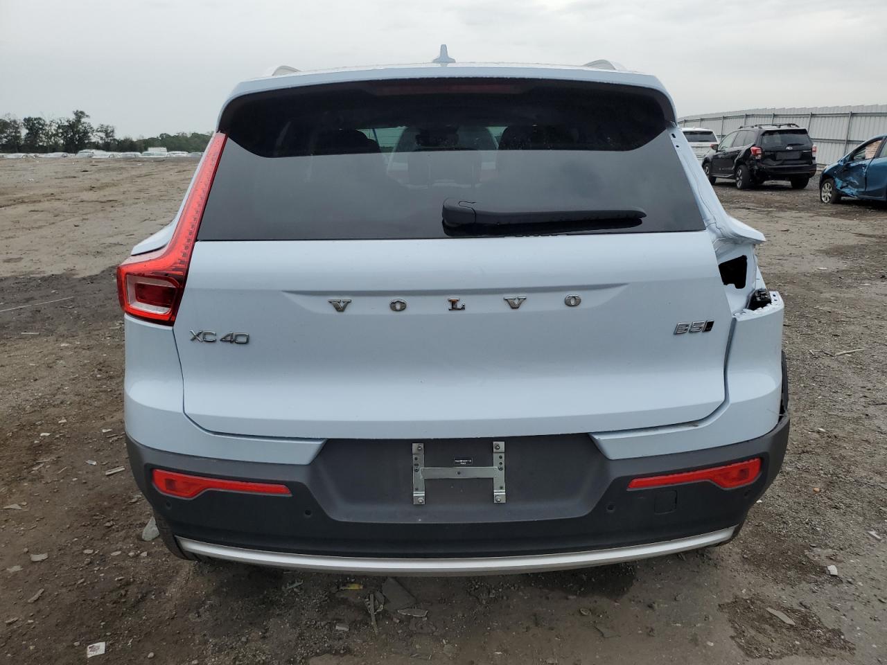 2025 Volvo Xc40 Ultra Белый vin: YV4L12UFXS2571181