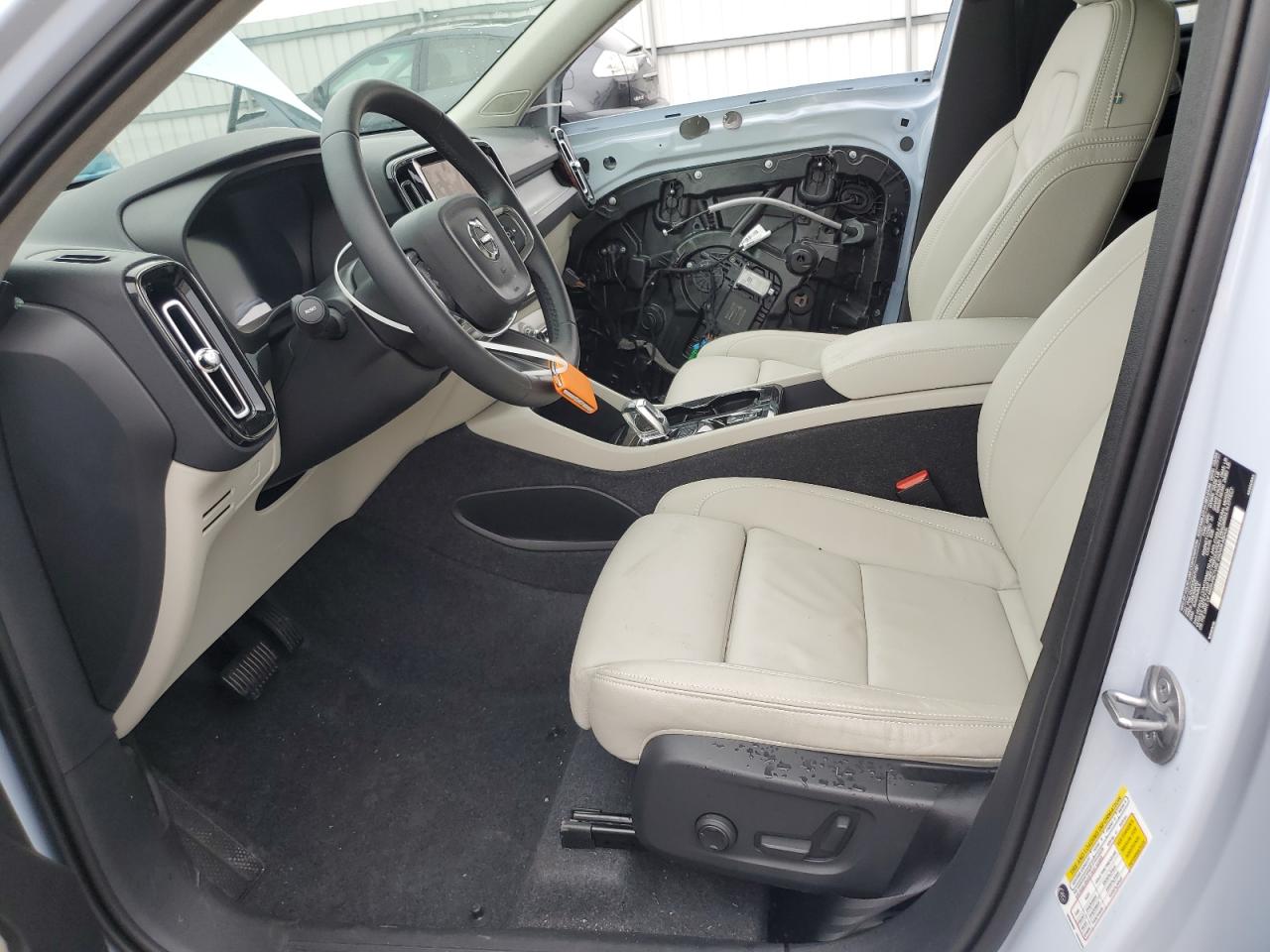 2025 Volvo Xc40 Ultra Белый vin: YV4L12UFXS2571181
