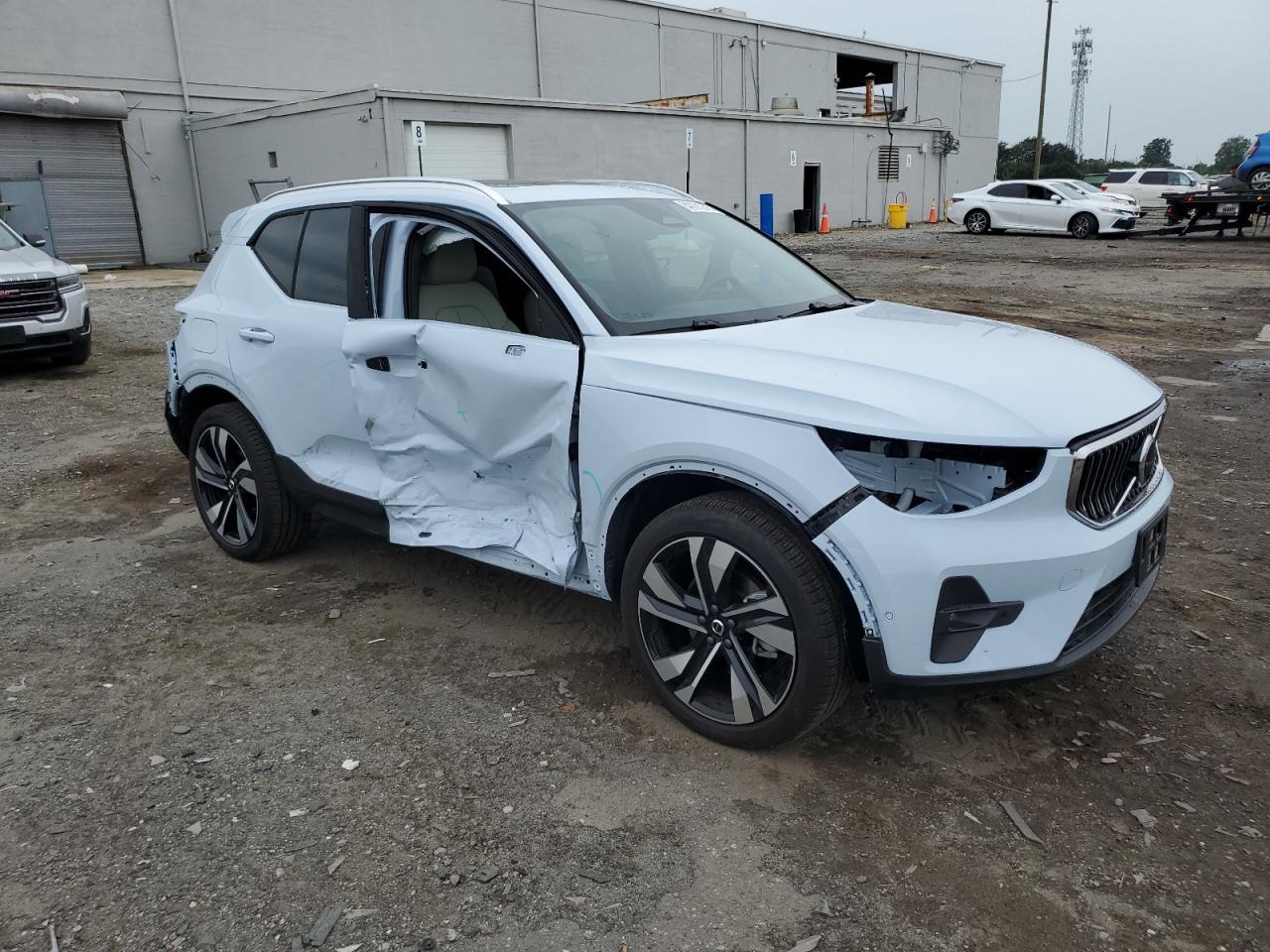 2025 Volvo Xc40 Ultra Белый vin: YV4L12UFXS2571181