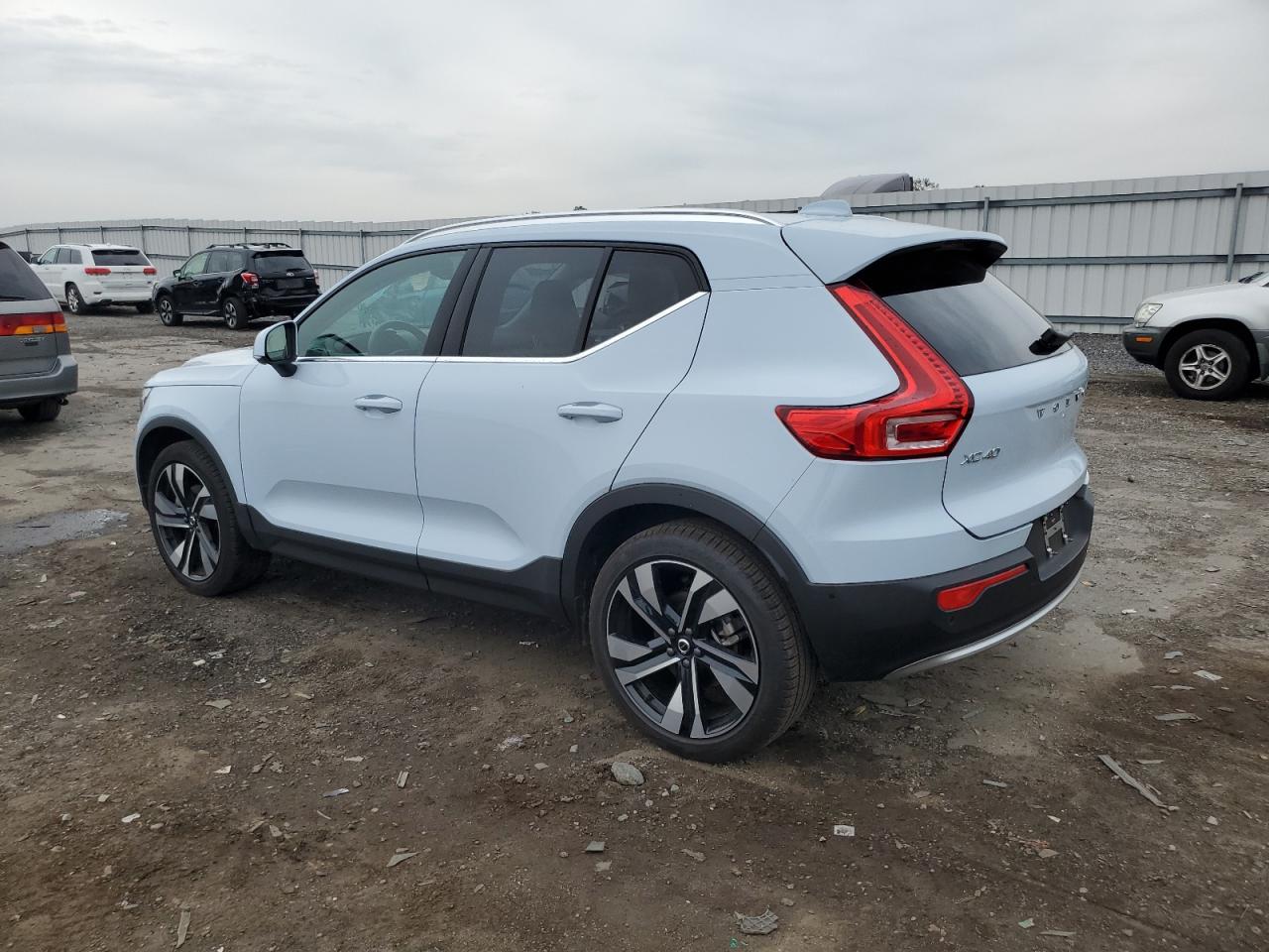 2025 Volvo Xc40 Ultra Белый vin: YV4L12UFXS2571181