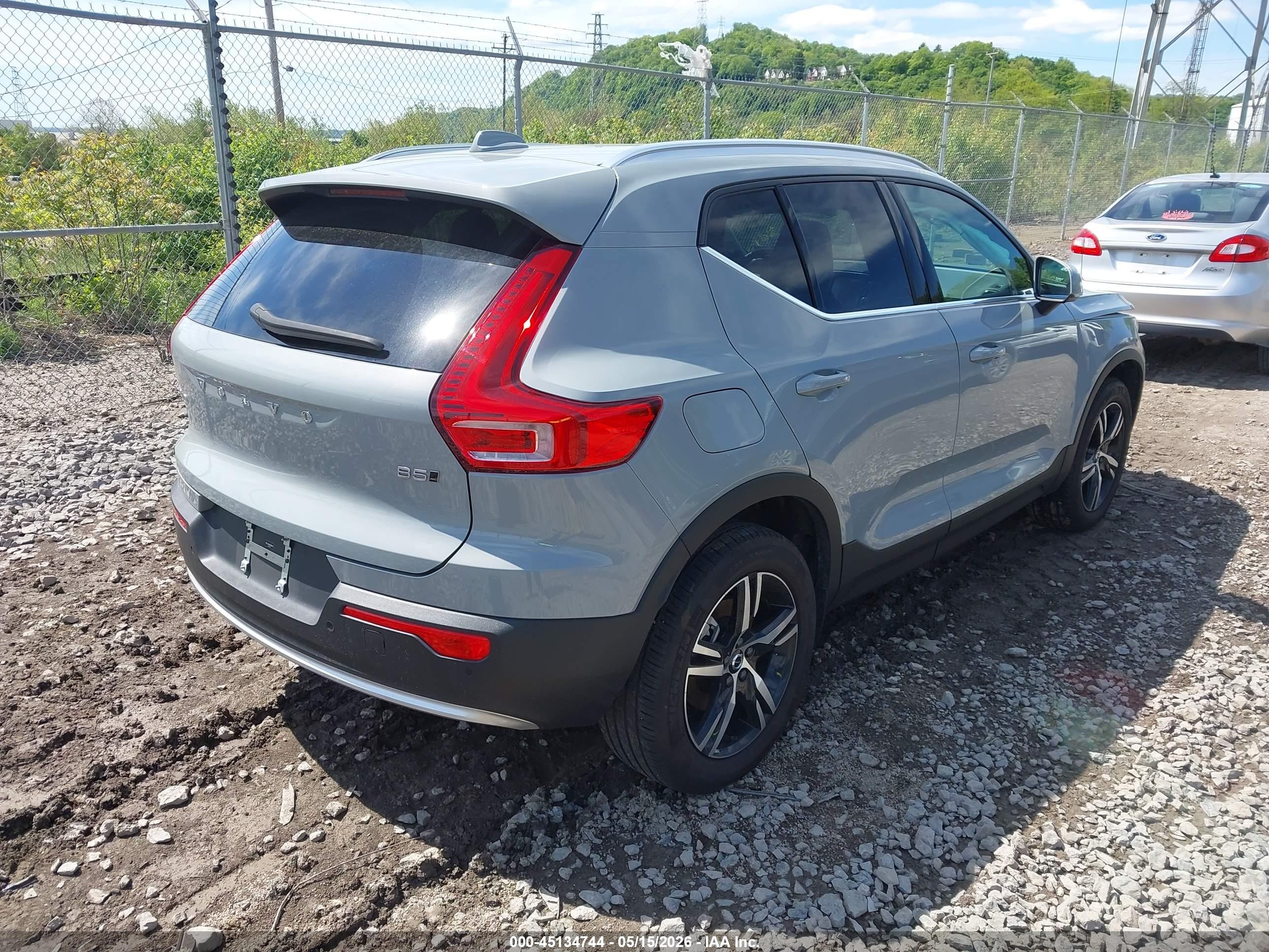 2025 Volvo Xc40 B5 Core Bright Theme Серый vin: YV4L12UJ4S2566191