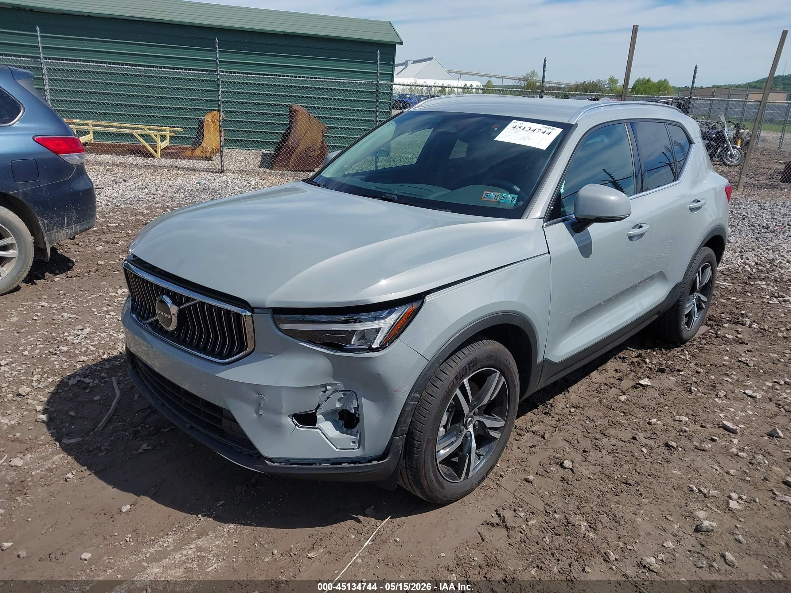 2025 Volvo Xc40 B5 Core Bright Theme Серый vin: YV4L12UJ4S2566191