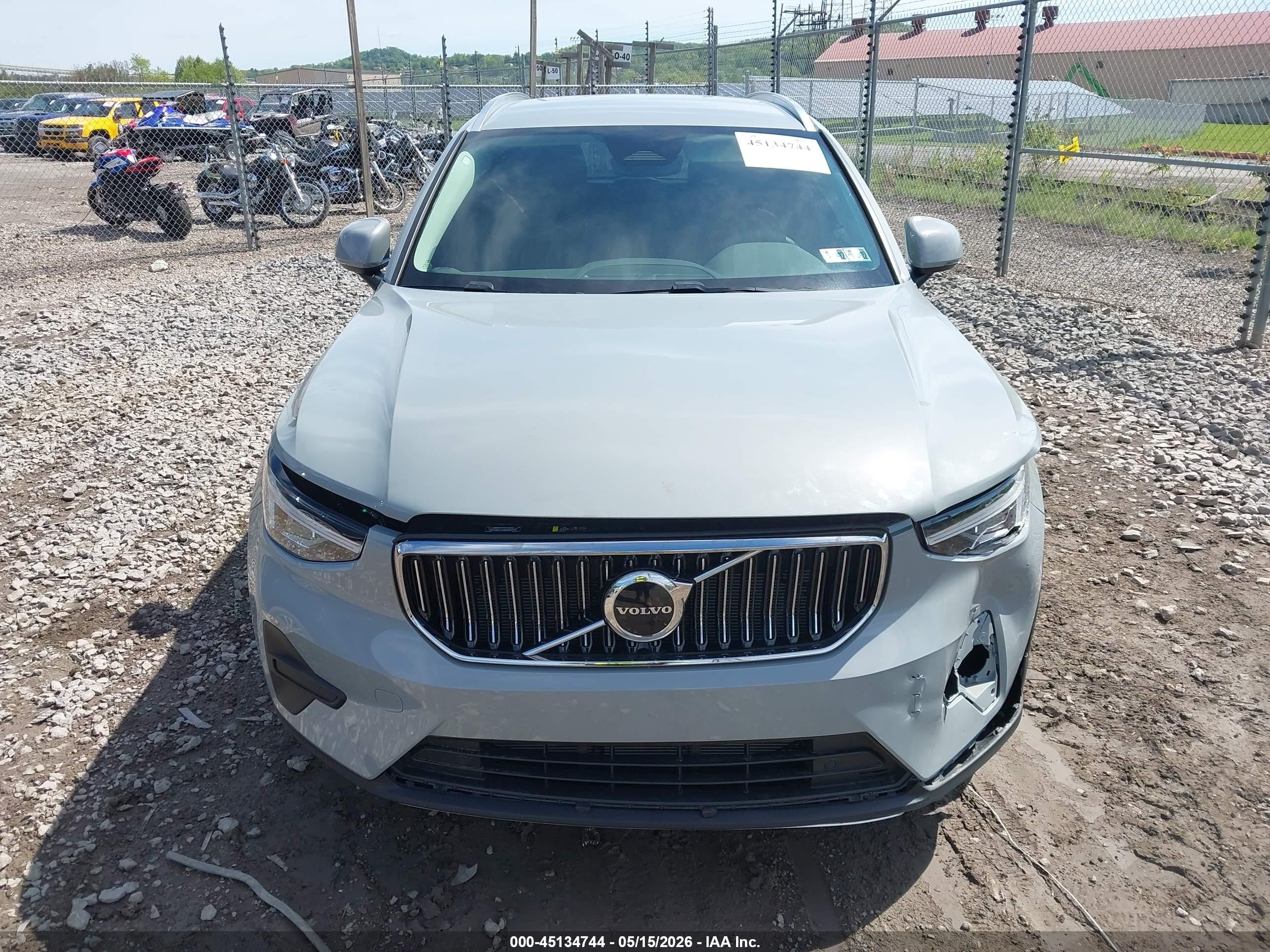 2025 Volvo Xc40 B5 Core Bright Theme Серый vin: YV4L12UJ4S2566191