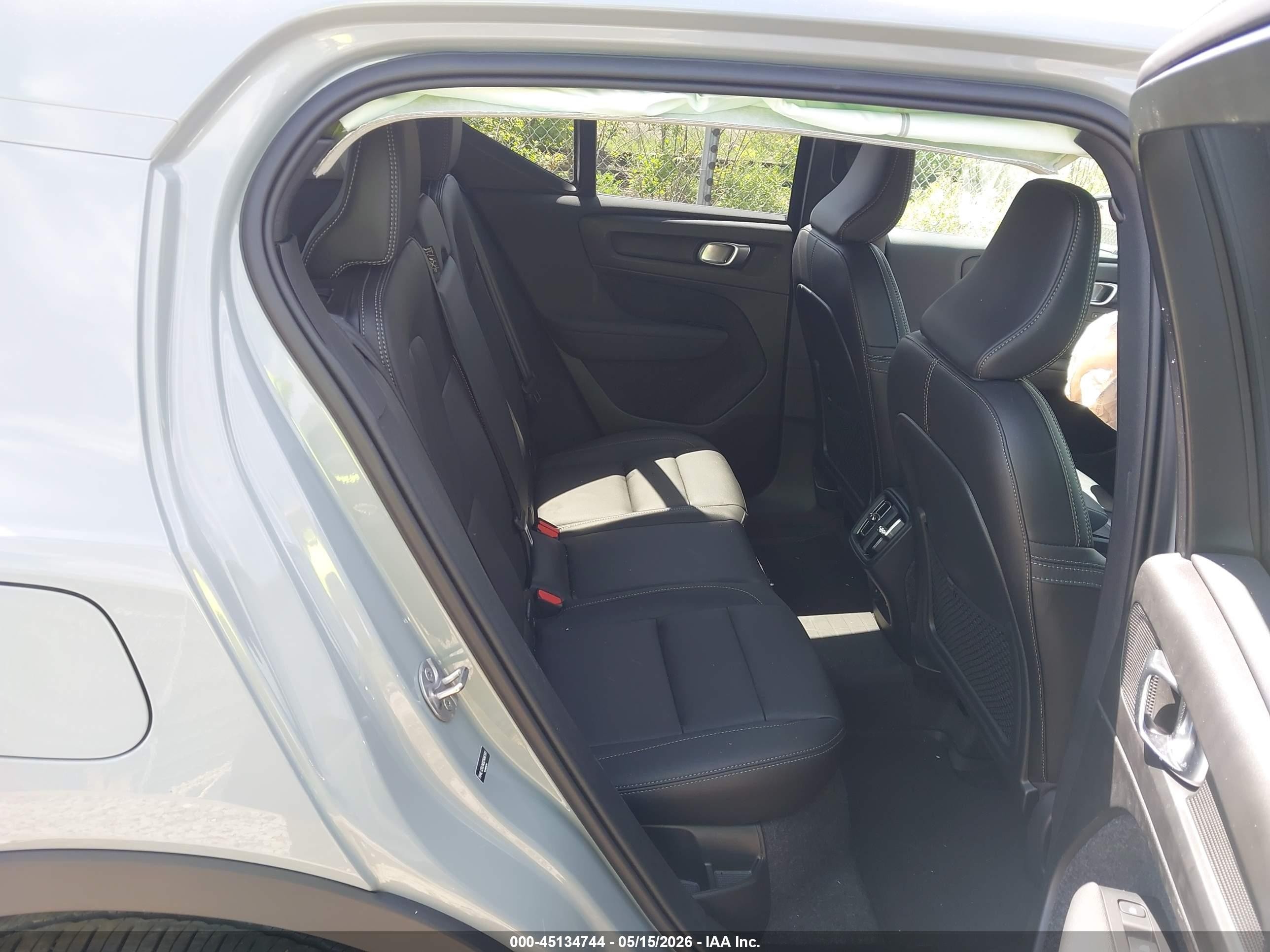 2025 Volvo Xc40 B5 Core Bright Theme Серый vin: YV4L12UJ4S2566191