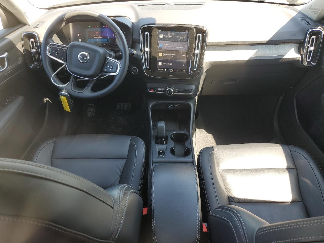 2024 Volvo Xc40 Core Silver vin: YV4L12UK1R2202815