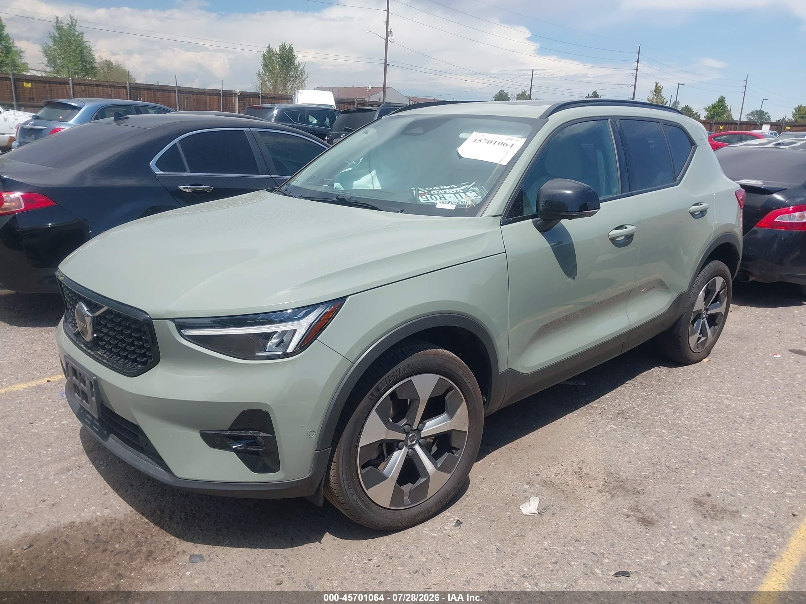 2024 Volvo Xc40 B5 Plus Dark Theme Green vin: YV4L12UL3R2356922