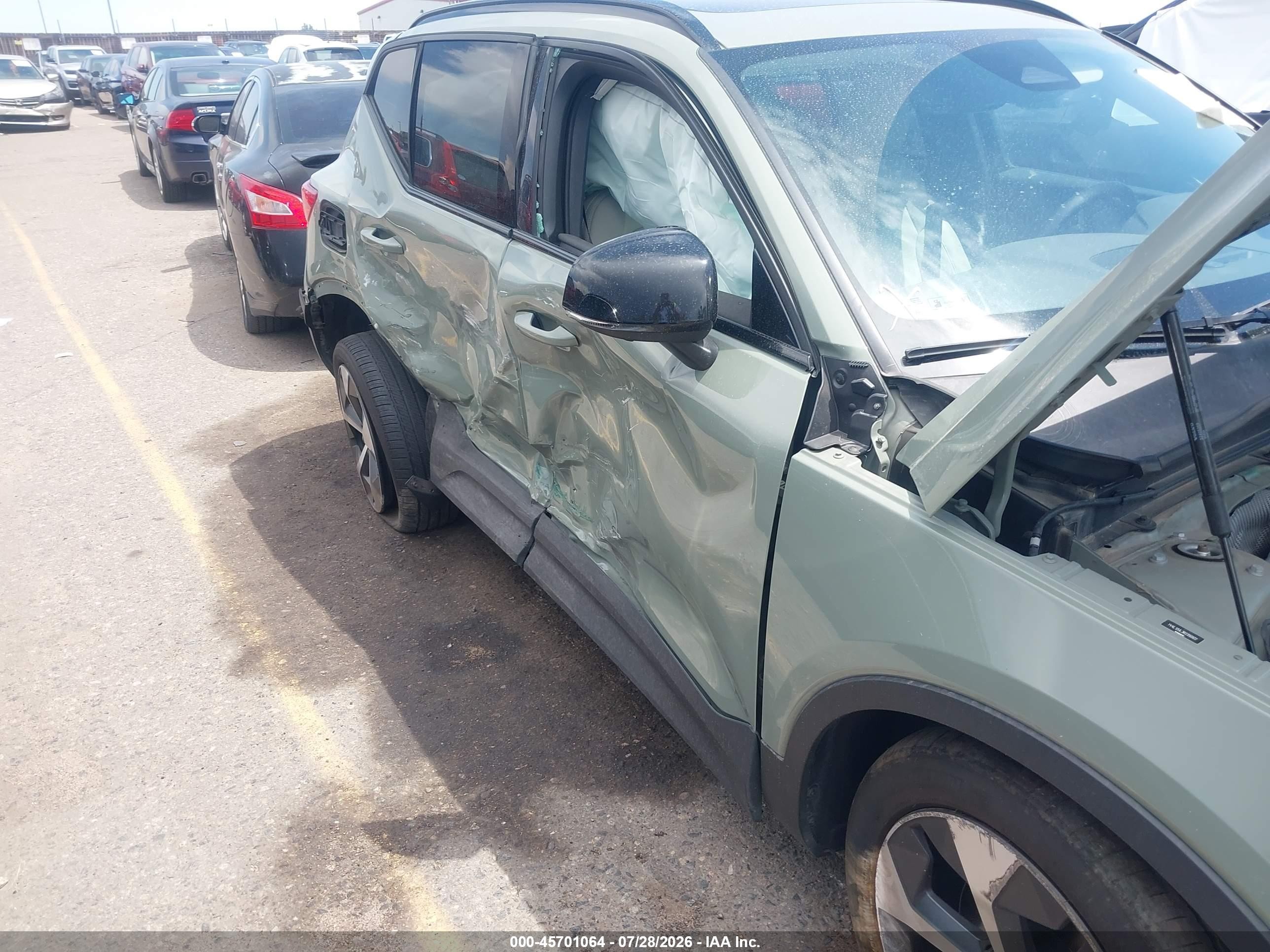 2024 Volvo Xc40 B5 Plus Dark Theme Green vin: YV4L12UL3R2356922