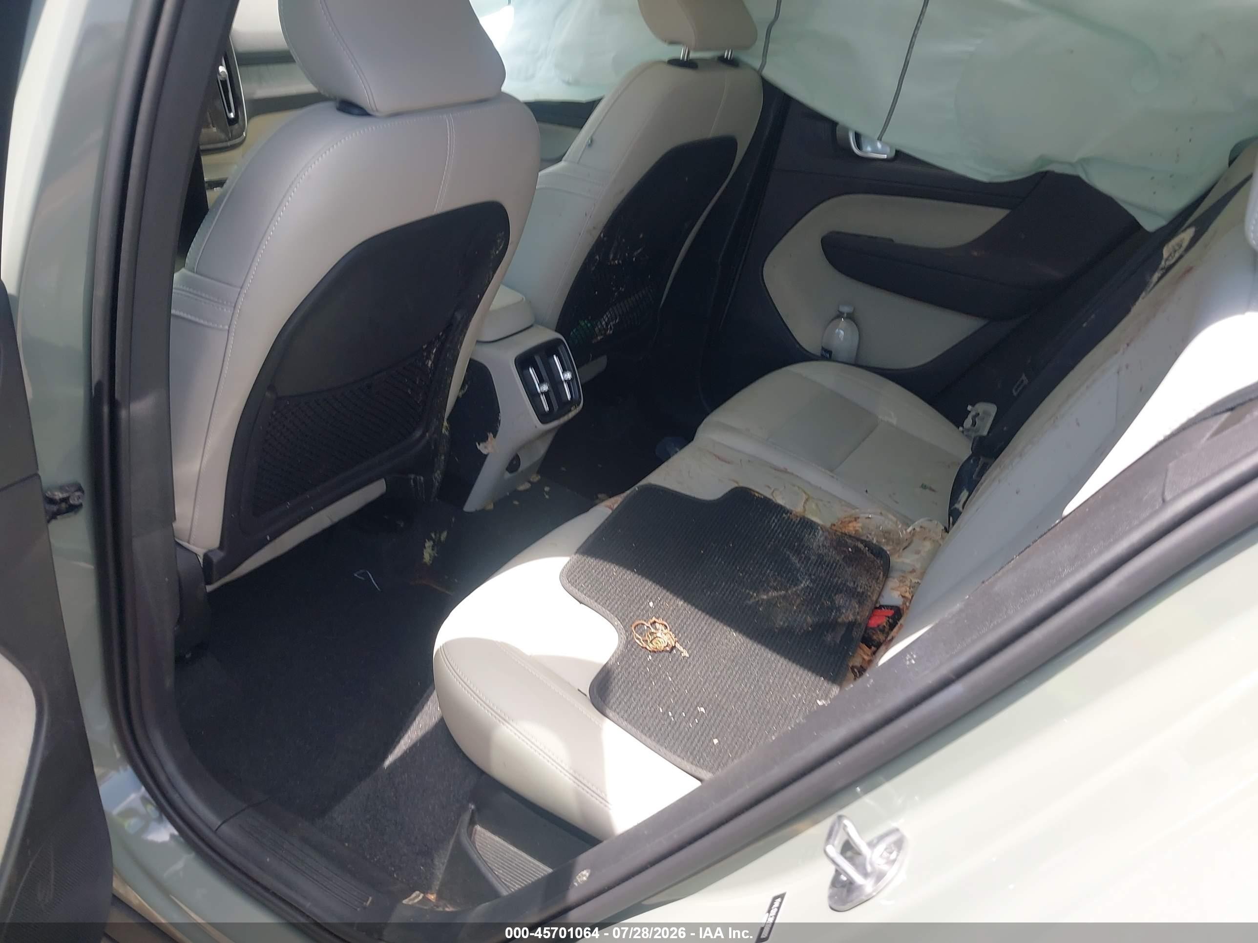 2024 Volvo Xc40 B5 Plus Dark Theme Green vin: YV4L12UL3R2356922