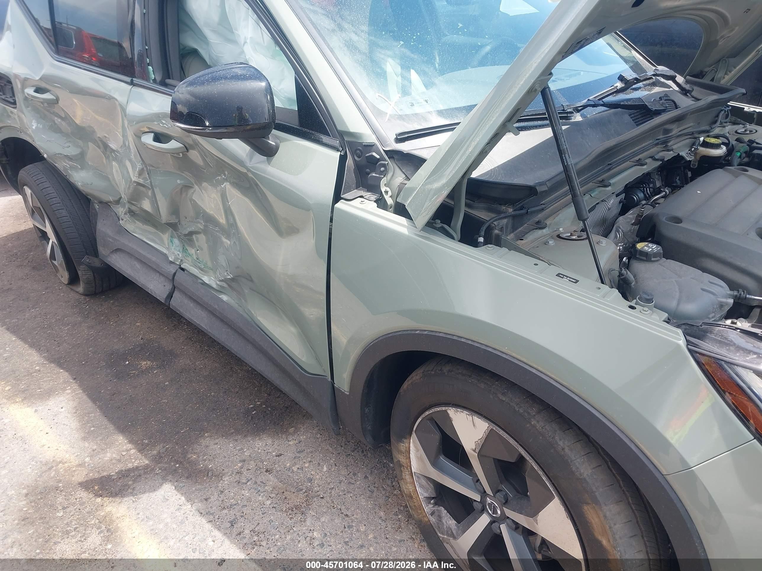 2024 Volvo Xc40 B5 Plus Dark Theme Green vin: YV4L12UL3R2356922